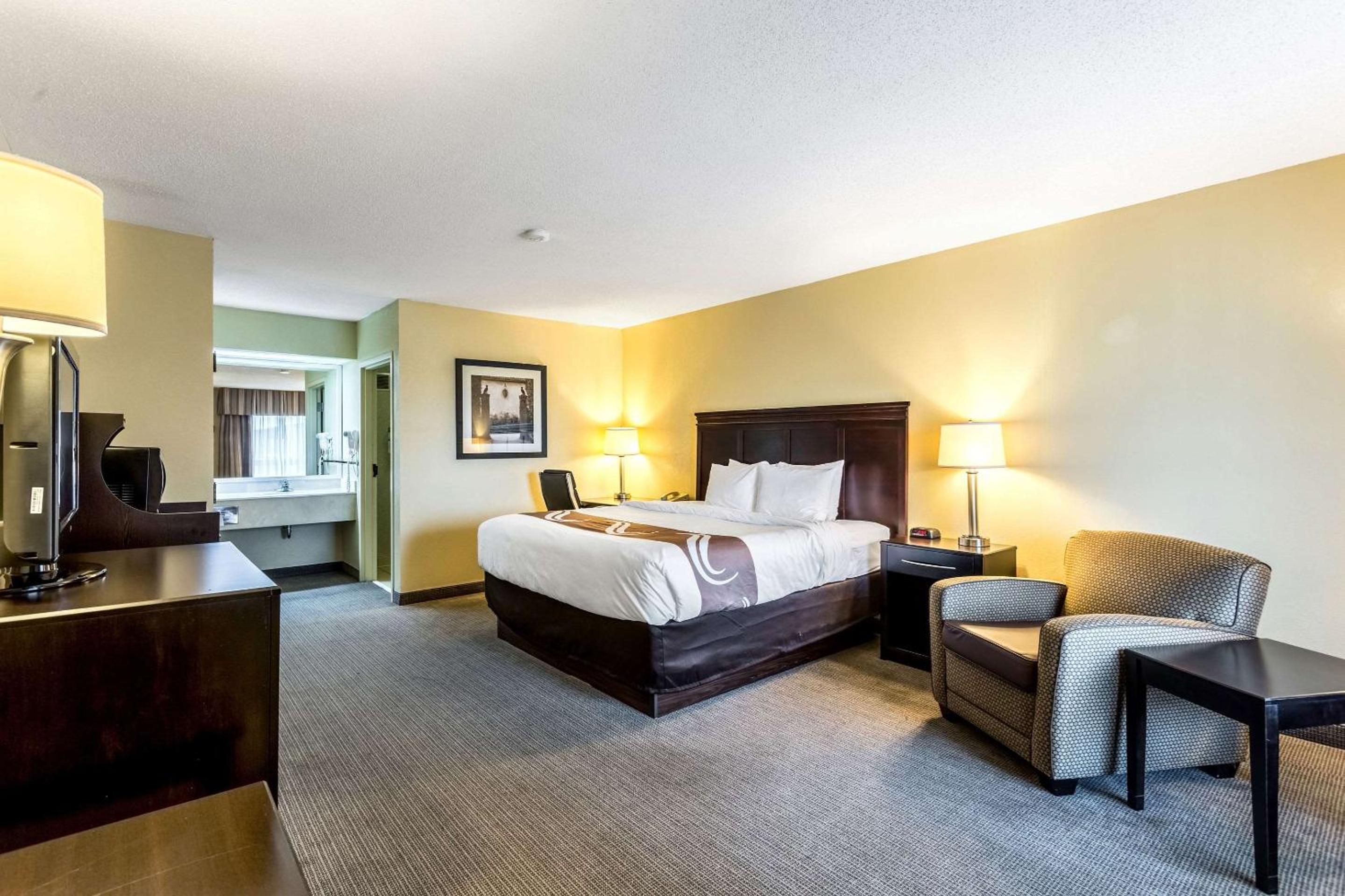 King Room - Non-Smoking - Photo 2