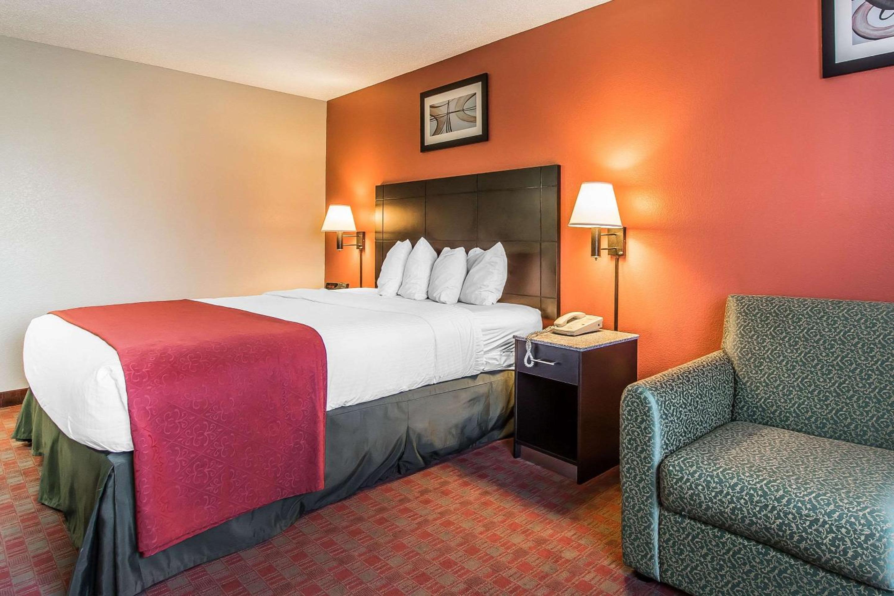 King Room with Roll-In Shower - Accessible/Non-Smoking