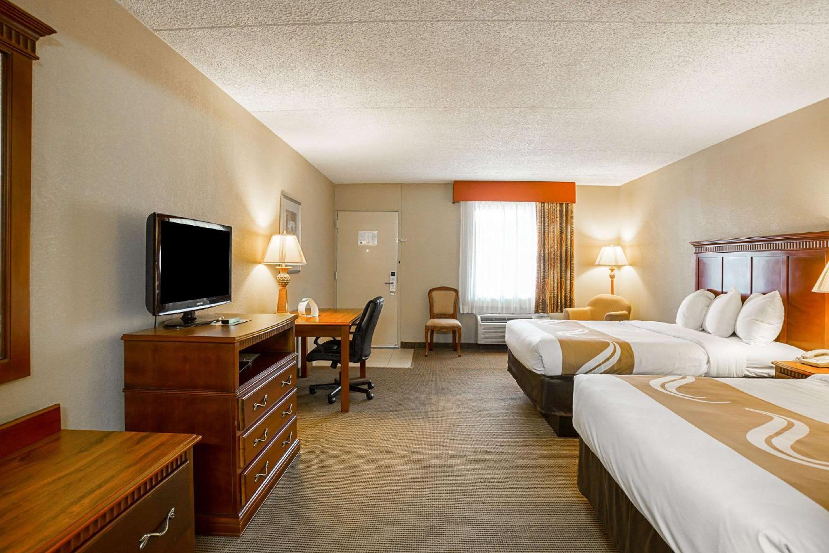Double Room with Two Double Beds- Smoking  photo 1