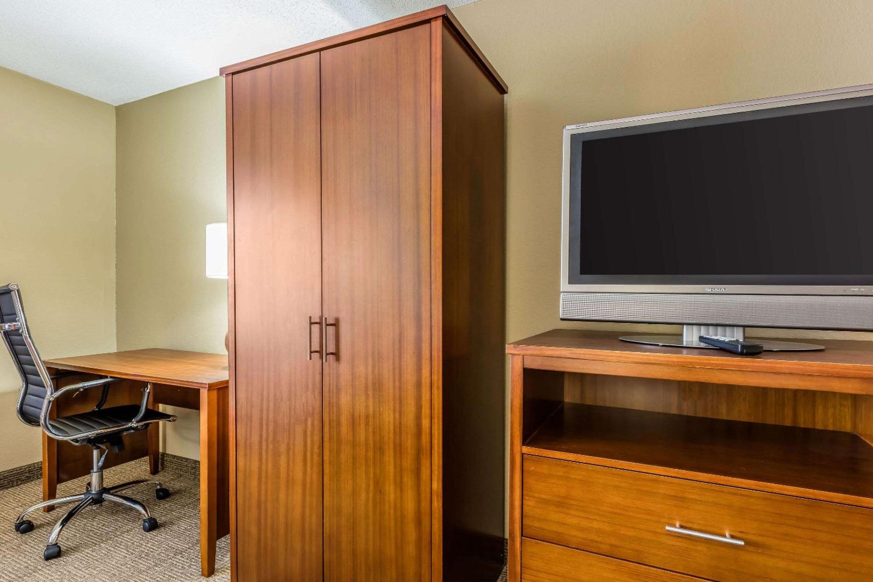 Comfort Inn & Suites Airport-American Way, 사진 3