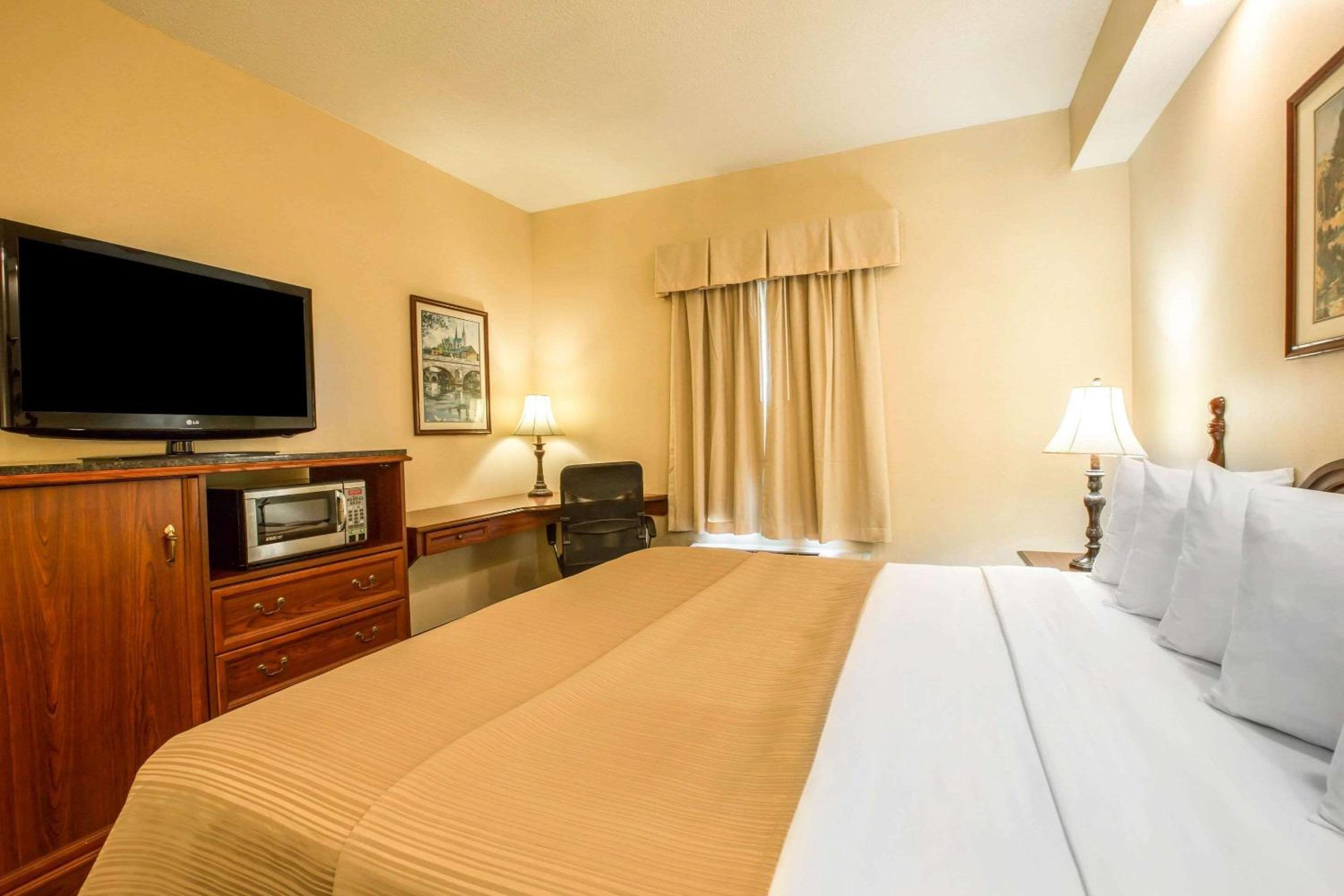 King Room - Non-Smoking - Photo 5