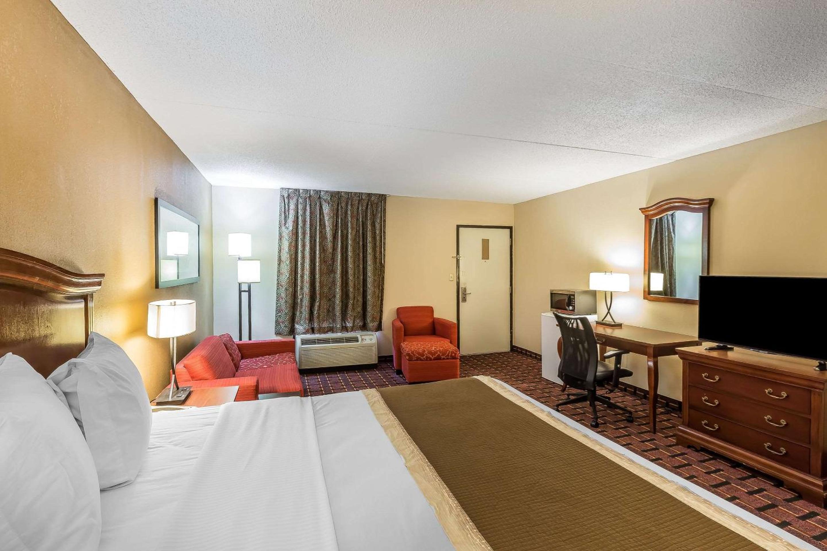King Room - Non-Smoking - Photo 2