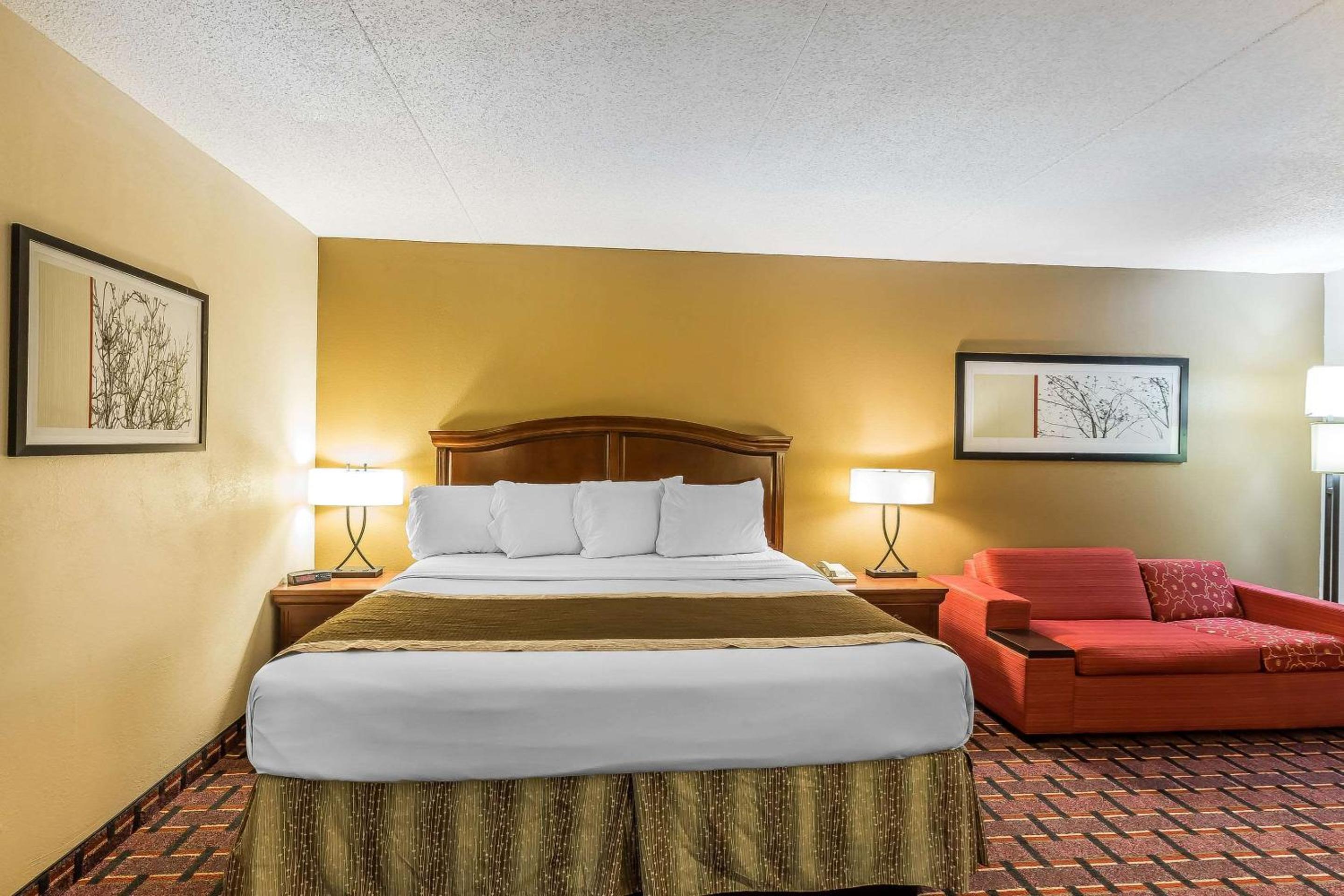King Room - Non-Smoking - Photo 3