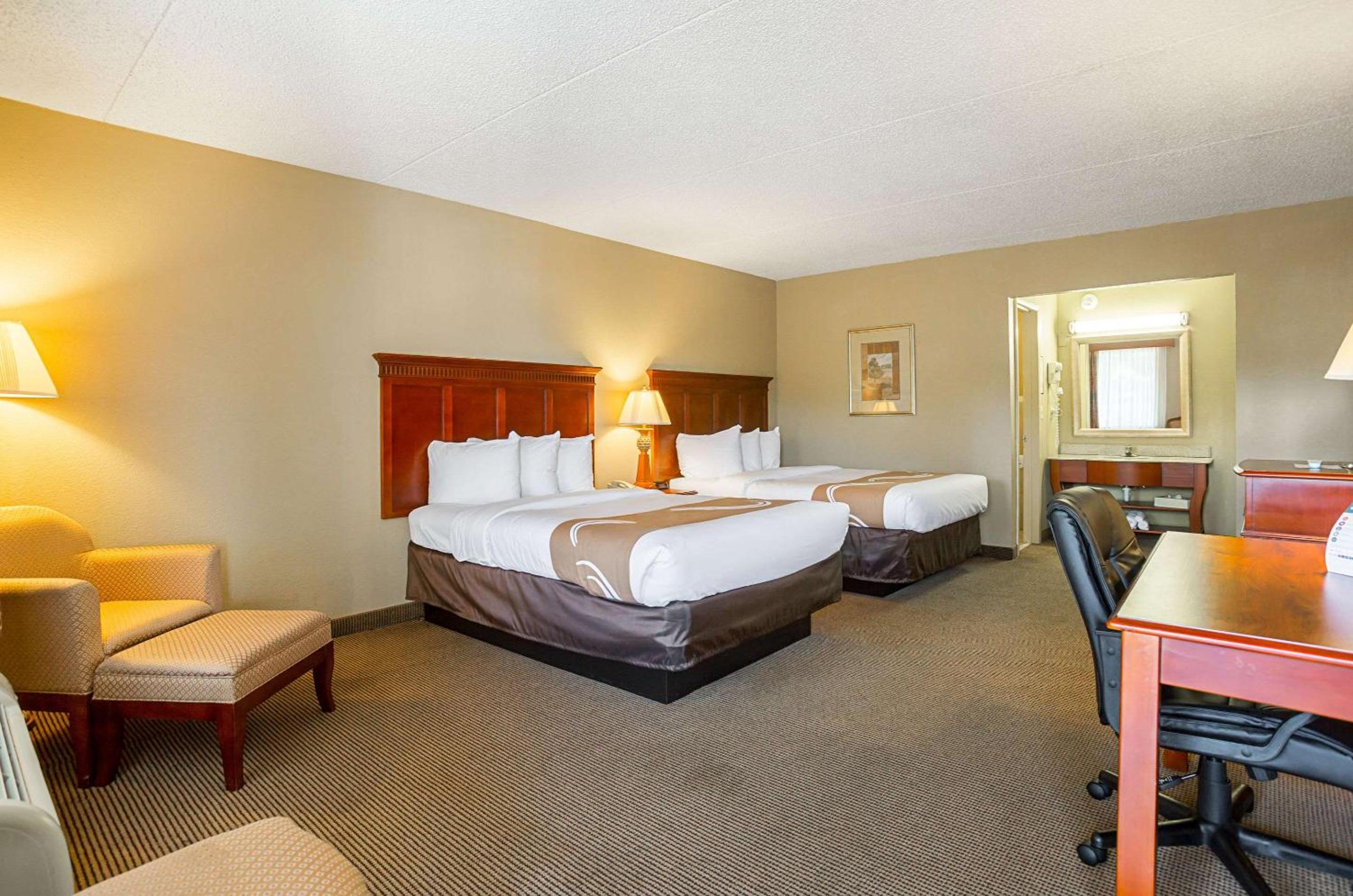 Double Room with Two Double Beds- Smoking  photo 3