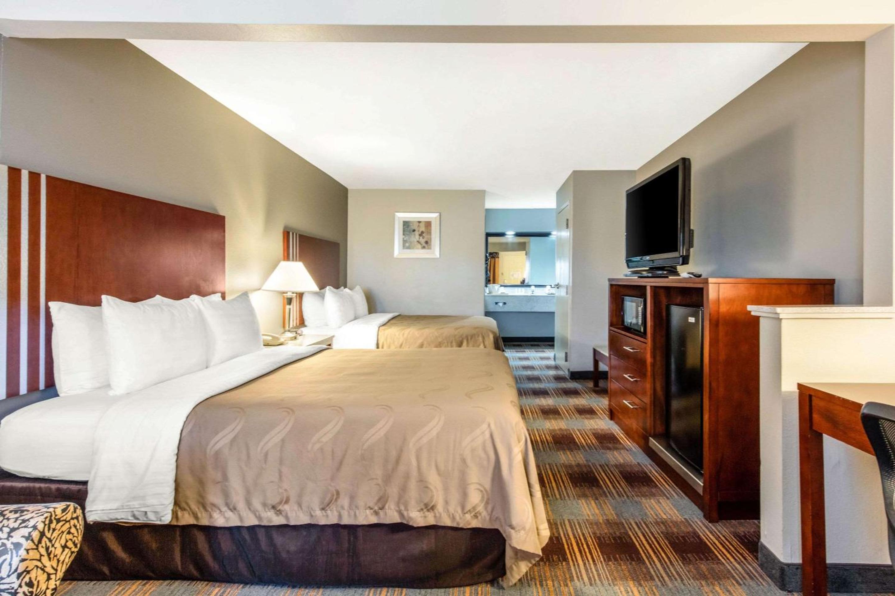 Queen Room with Two Queen Beds - Smoking photo 2