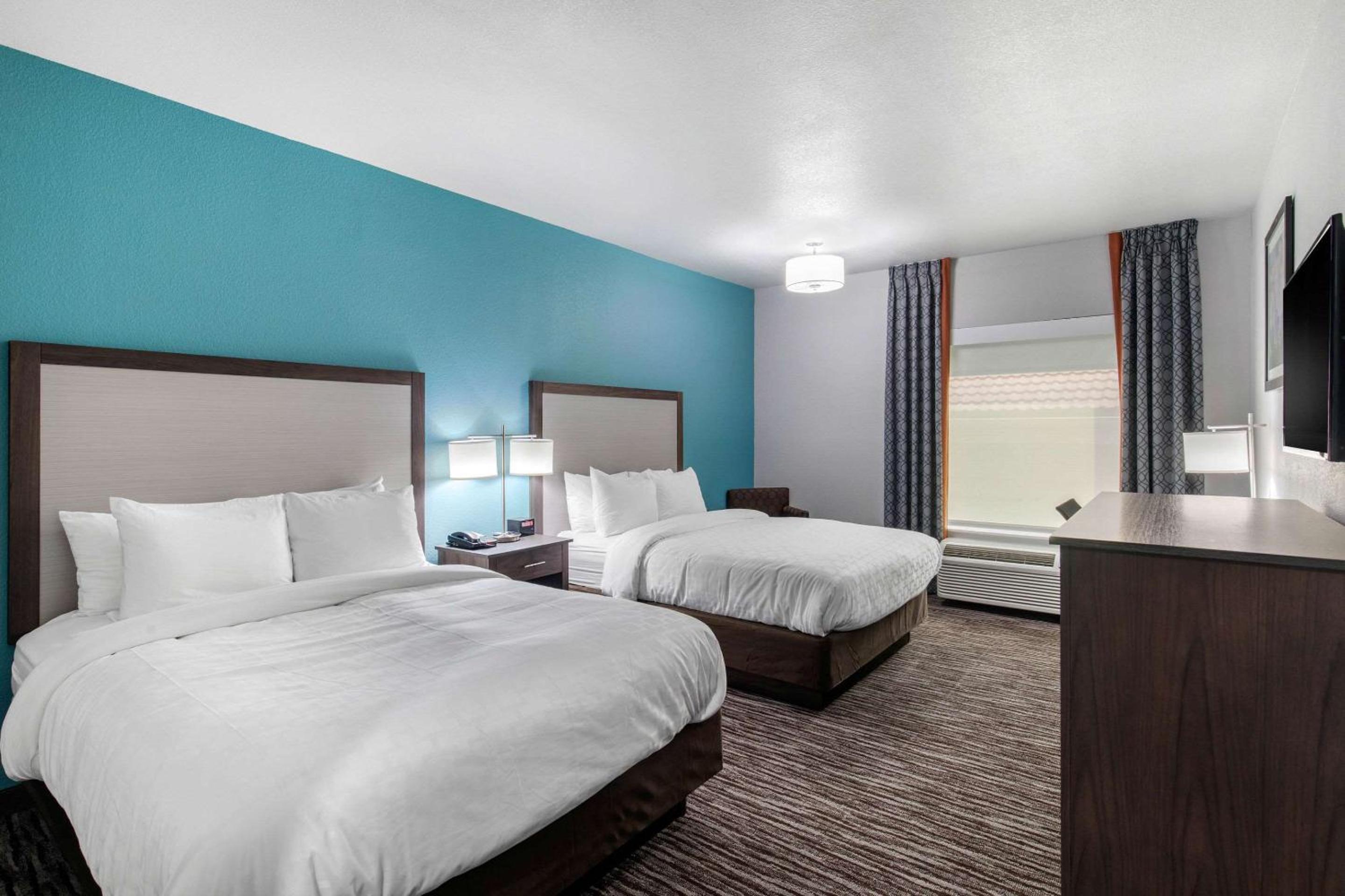 Queen Room with Two Queen Beds - Non-Smoking - Photo 1