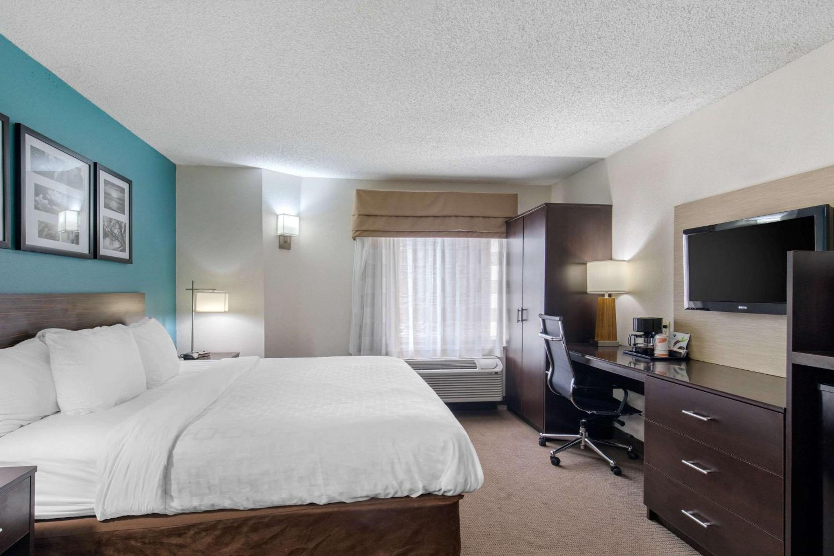King Room - Non-Smoking - Photo 1