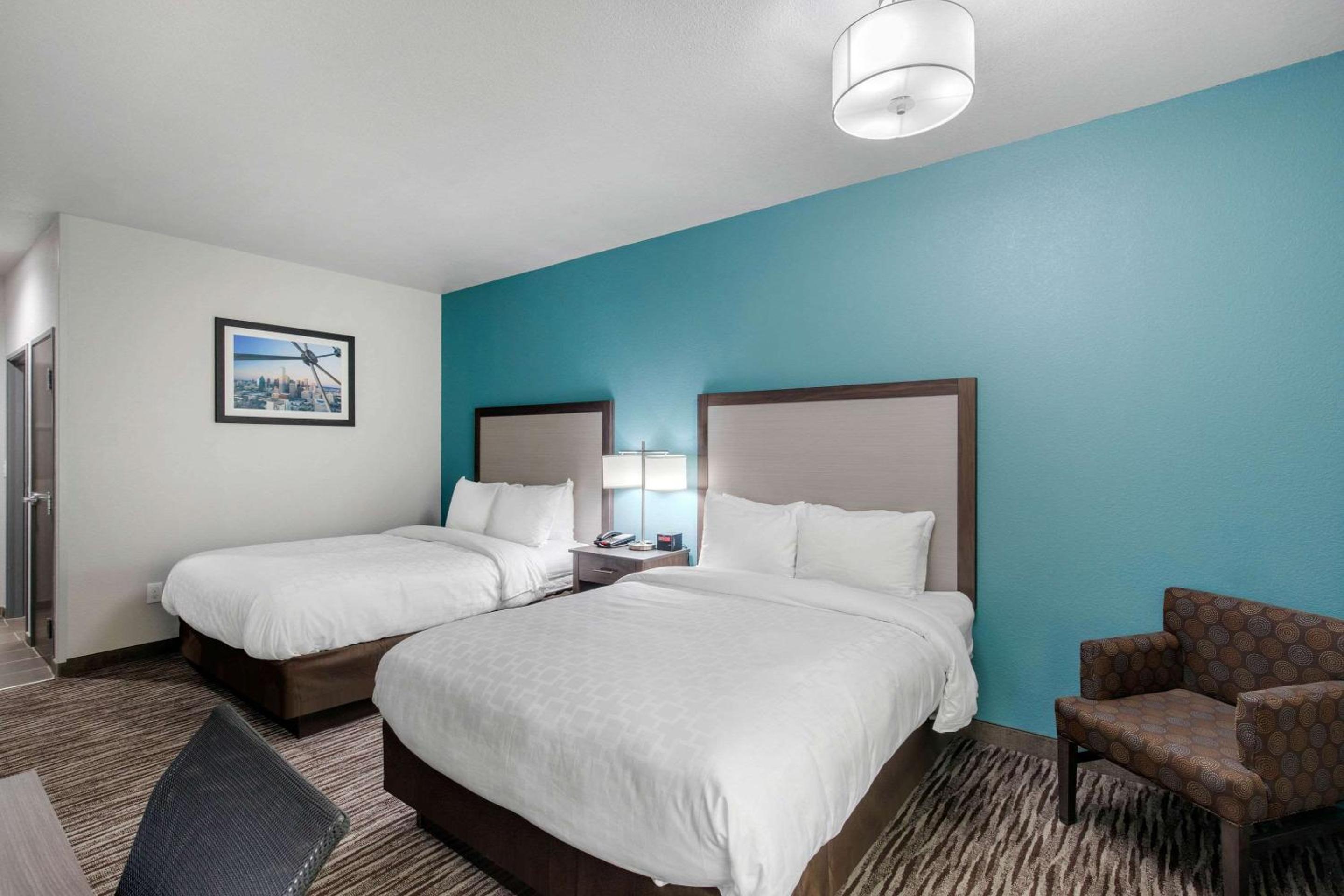 Queen Room with Two Queen Beds - Non-Smoking - Photo 3