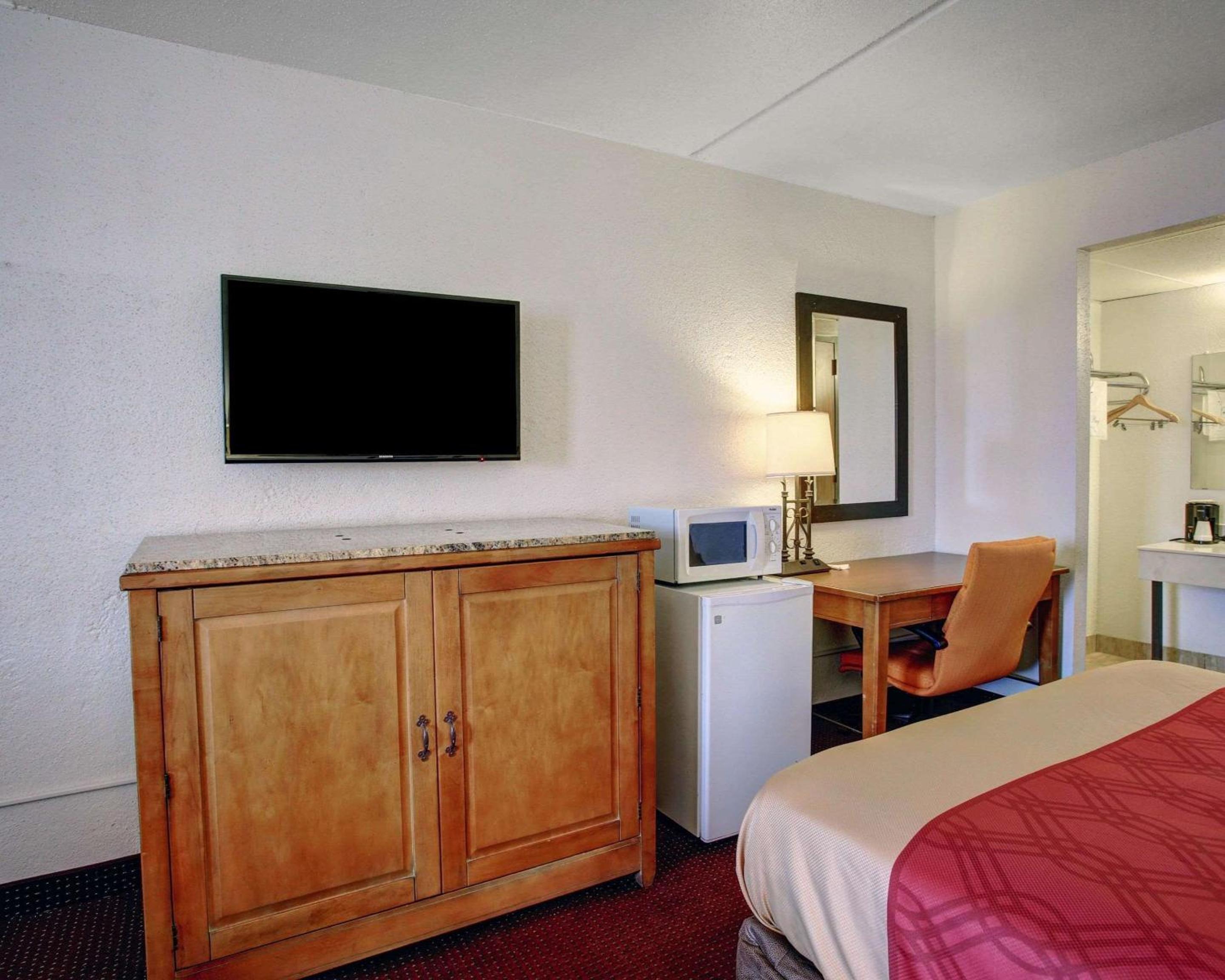 Double Room with Two Double Beds - Non-Smoking - Photo 3