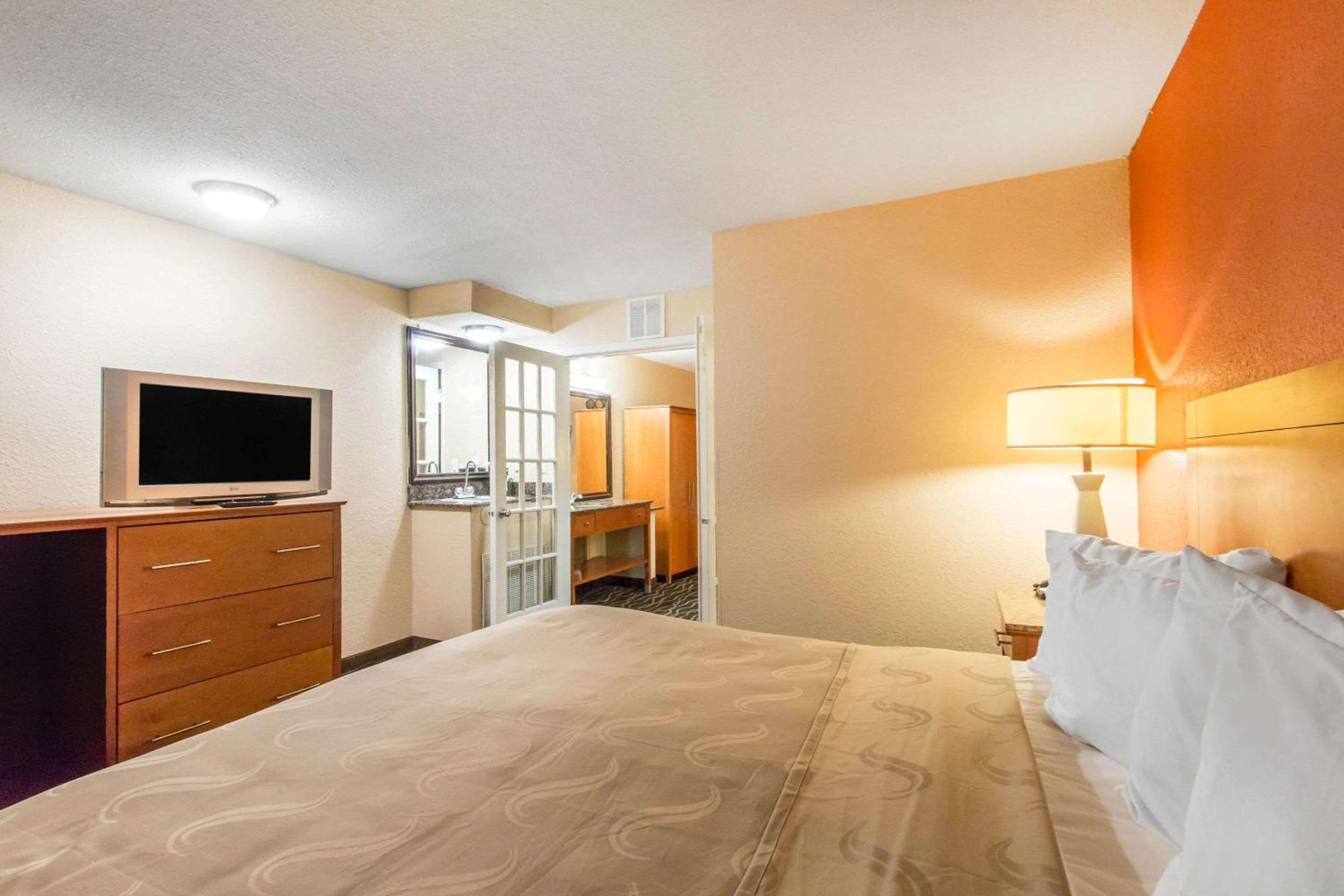 Two-Bedroom Suite with Two King Beds - Photo 5