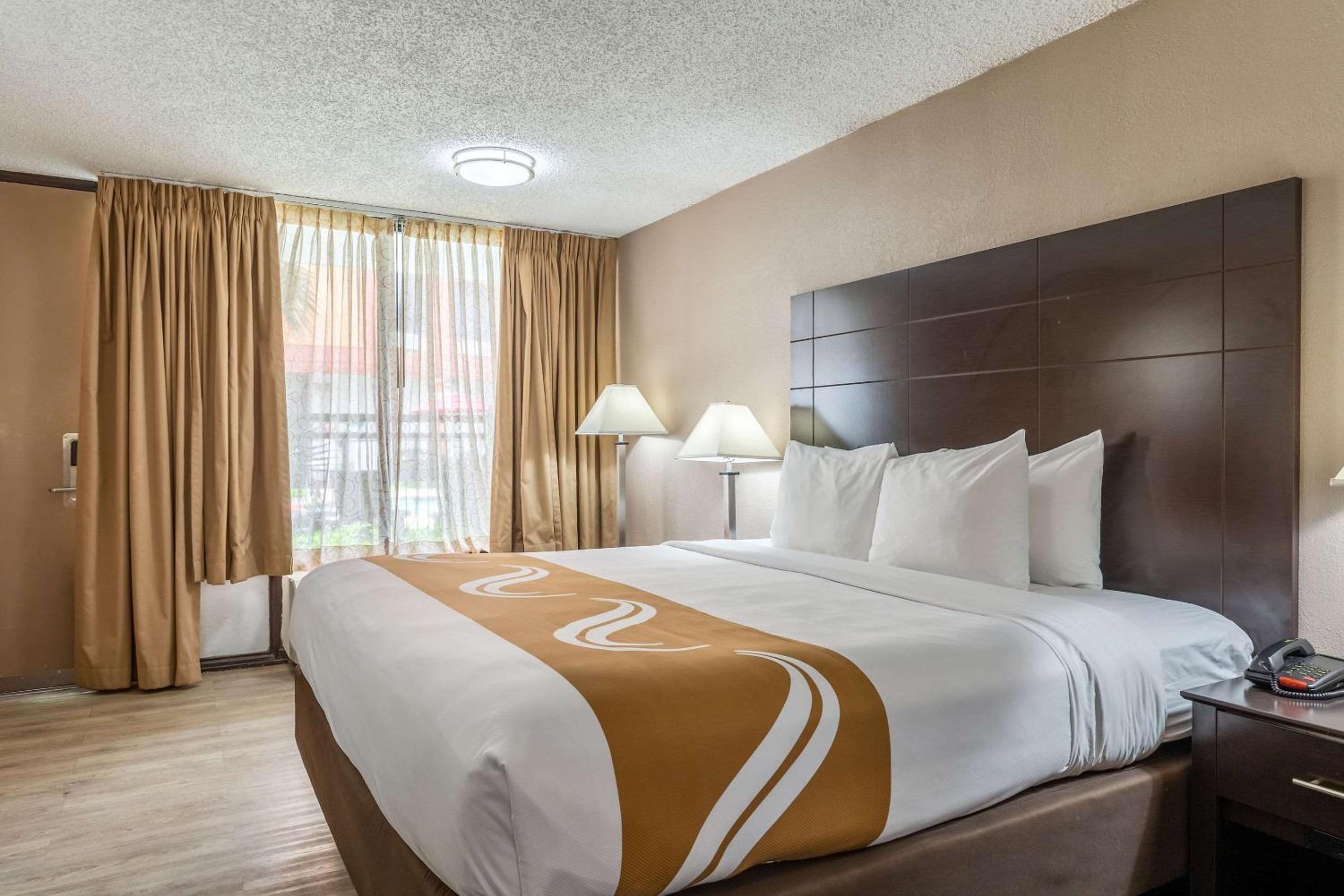 Premium King Room - Non-Smoking - Photo 1