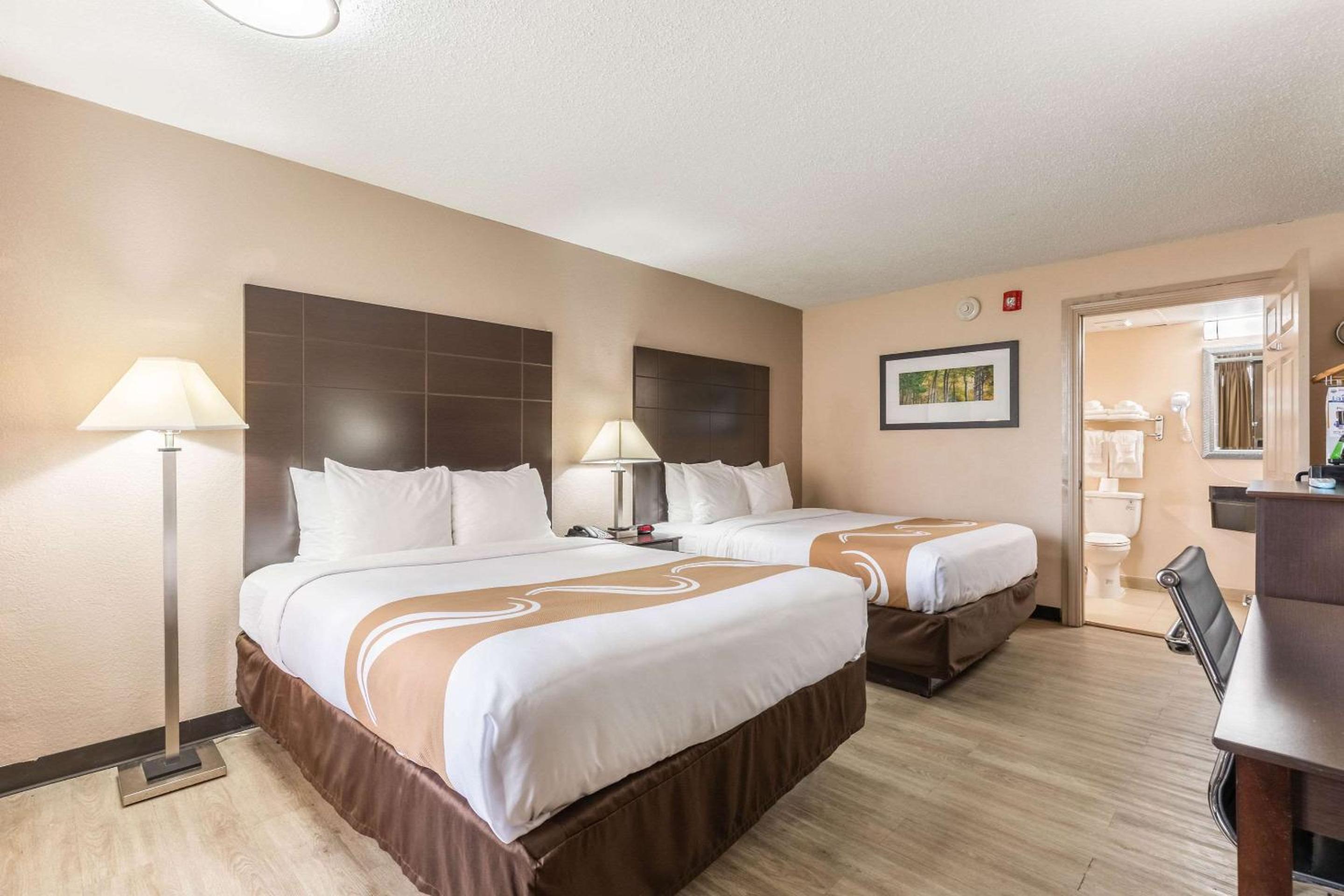 Standard Queen Room with Two Queen Beds - Non-Smoking - Photo 12