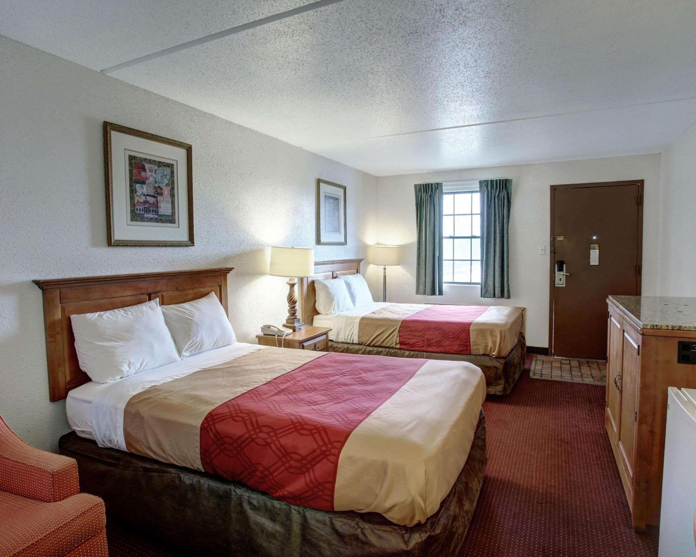 Double Room with Two Double Beds - Non-Smoking - Photo 2