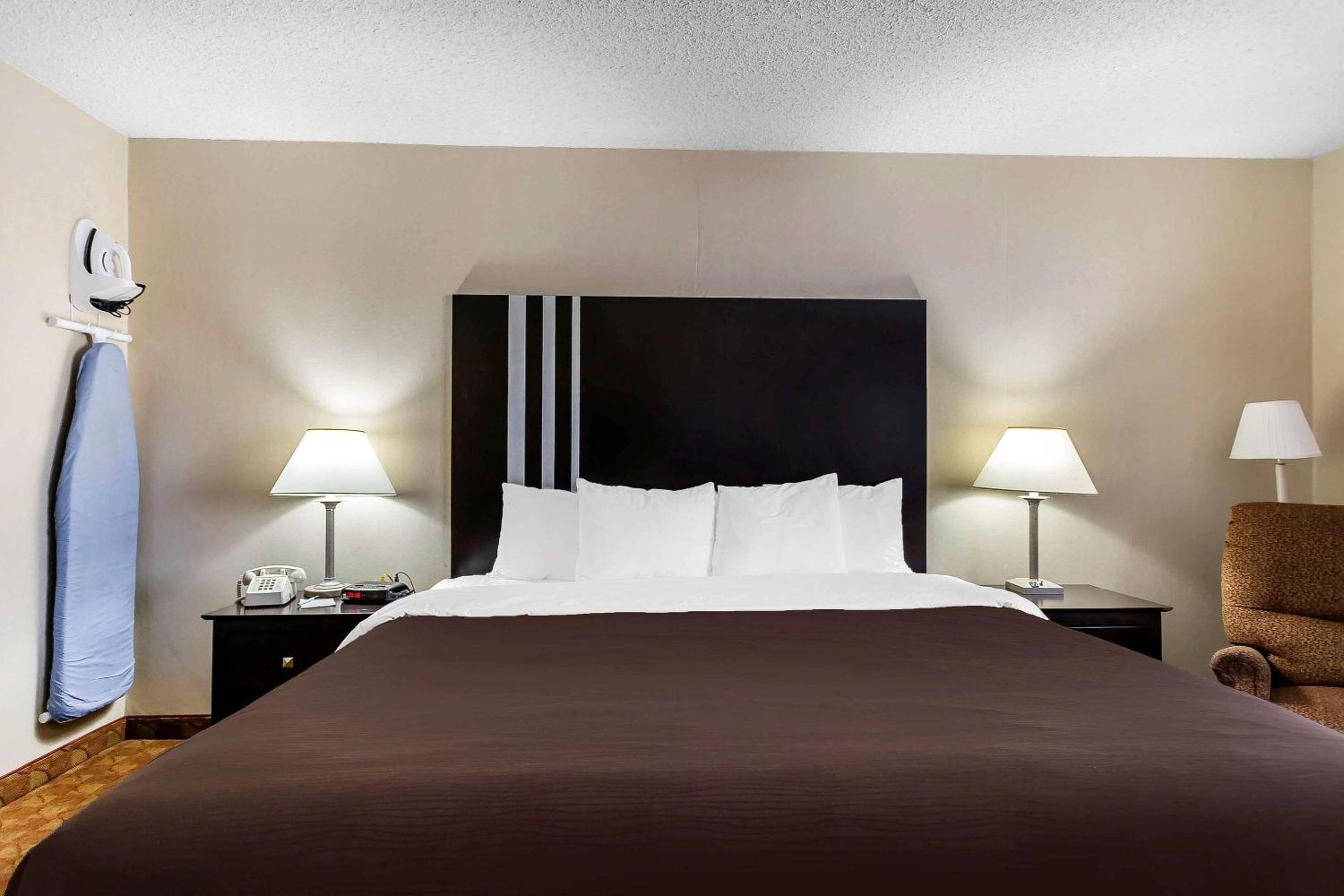 King Room - Non-Smoking photo 1