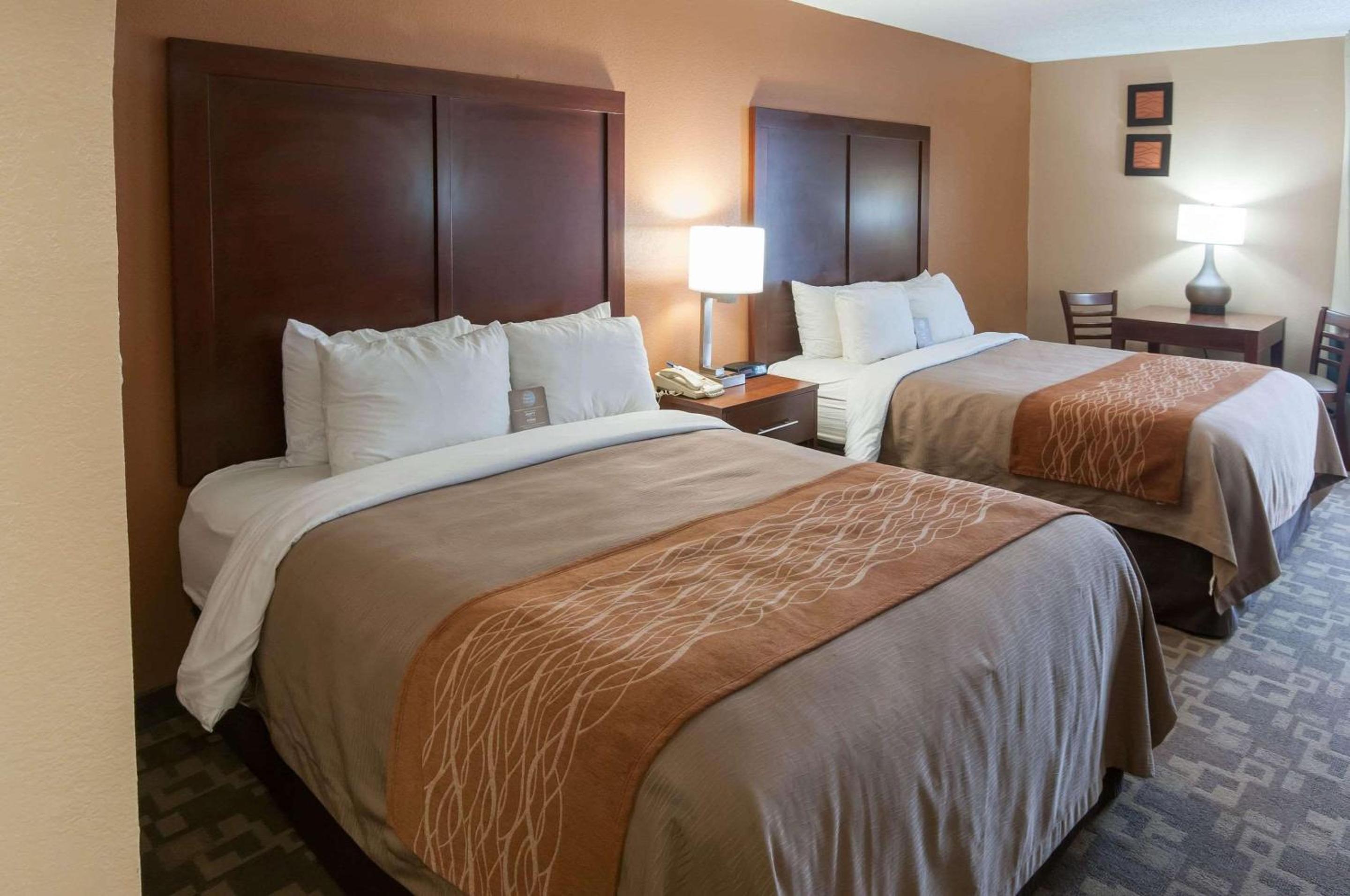 Queen Room with Two Queen Beds - Non-Smoking - Photo 1