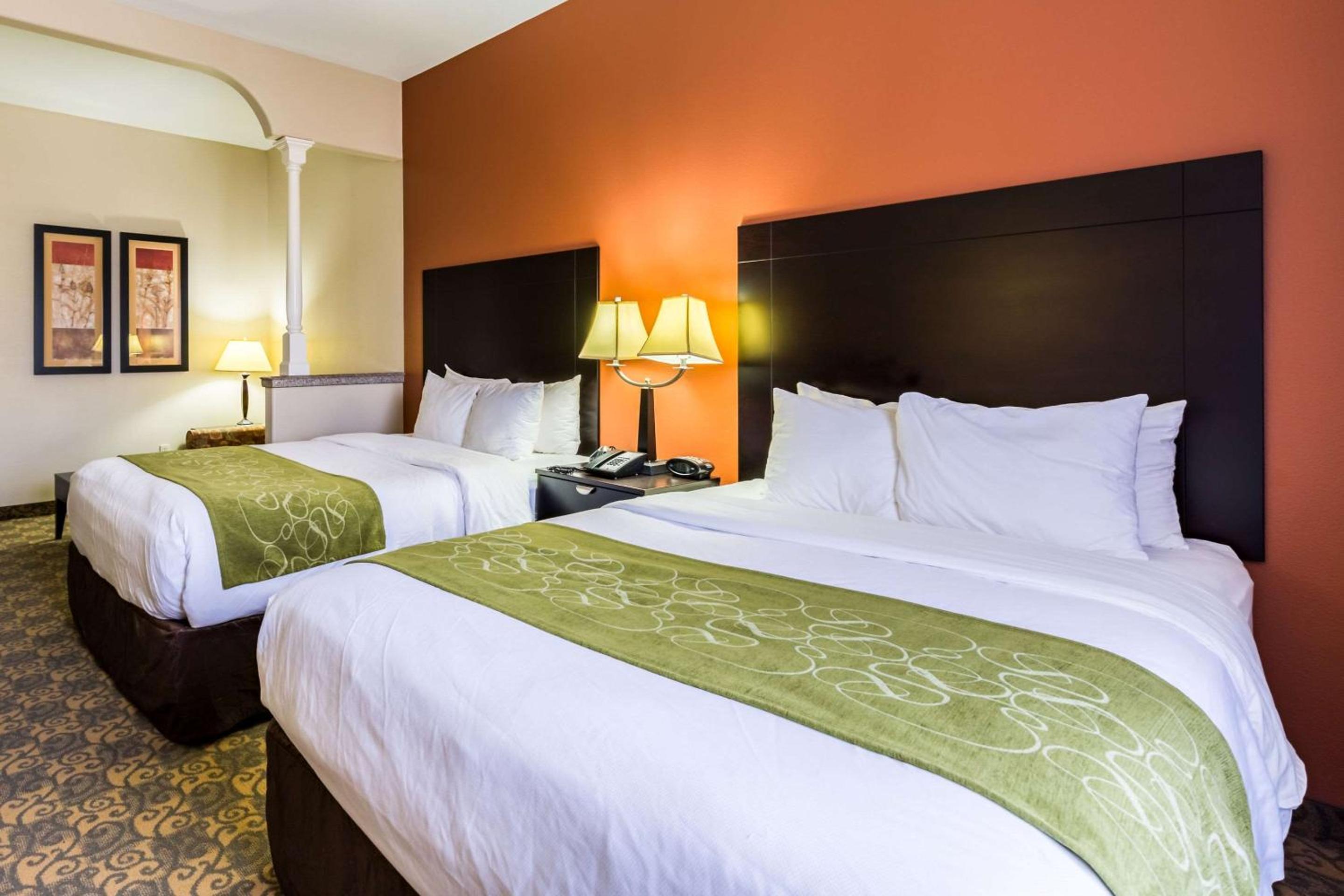 Queen Suite with Two Queen Beds - Non-Smoking - Photo 1