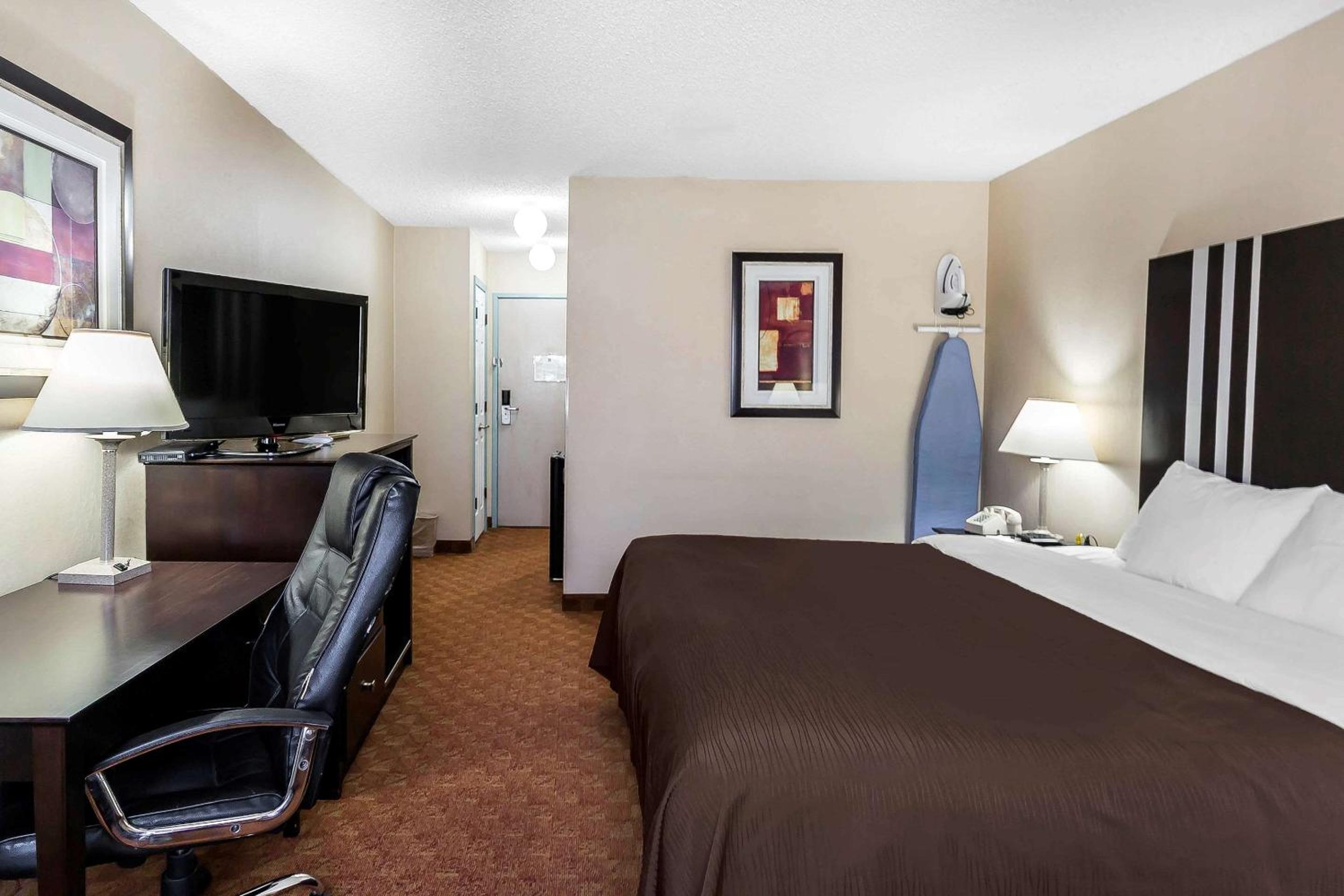 King Room - Non-Smoking photo 3