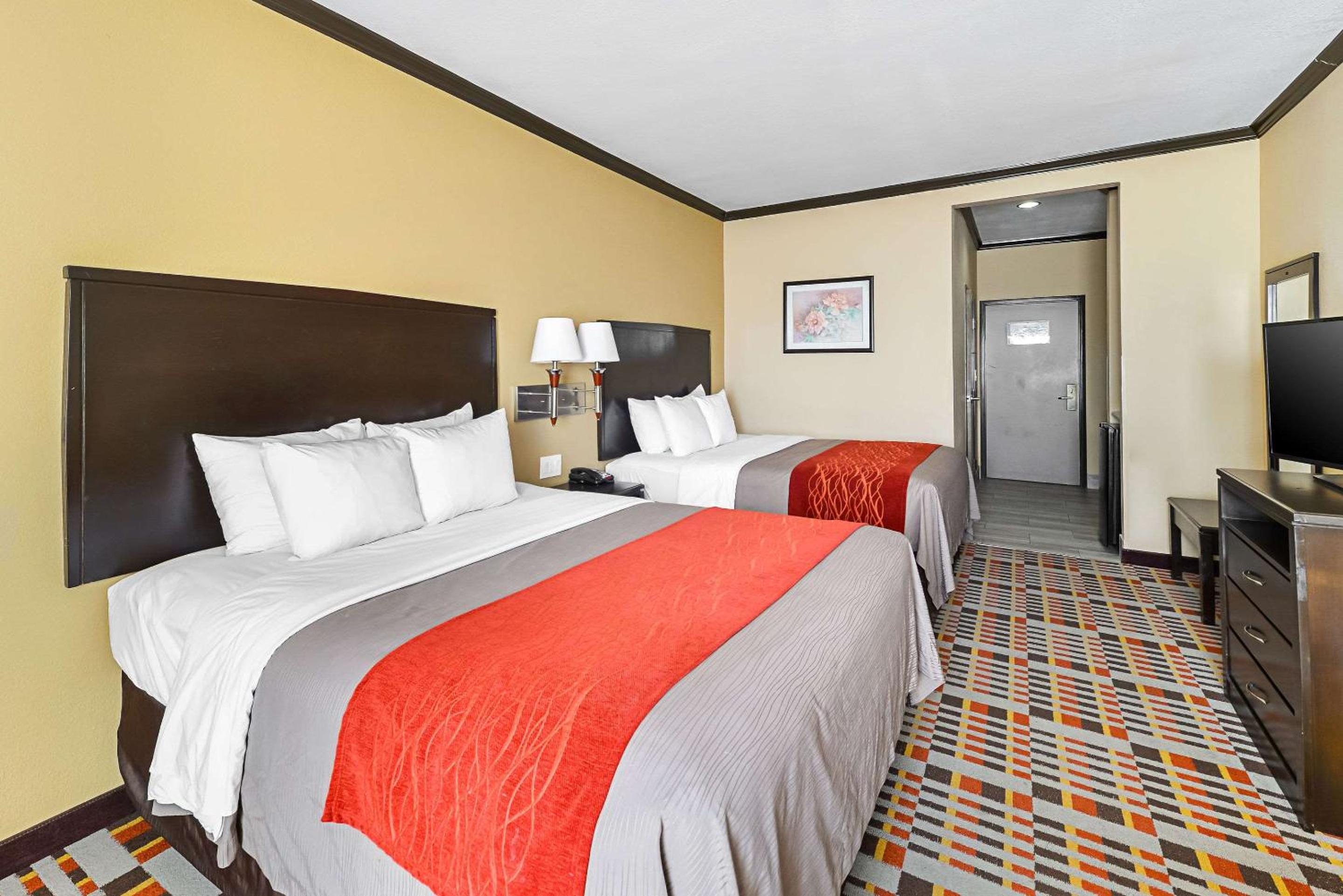 Standard Queen Room with Two Queen Beds - Photo 1