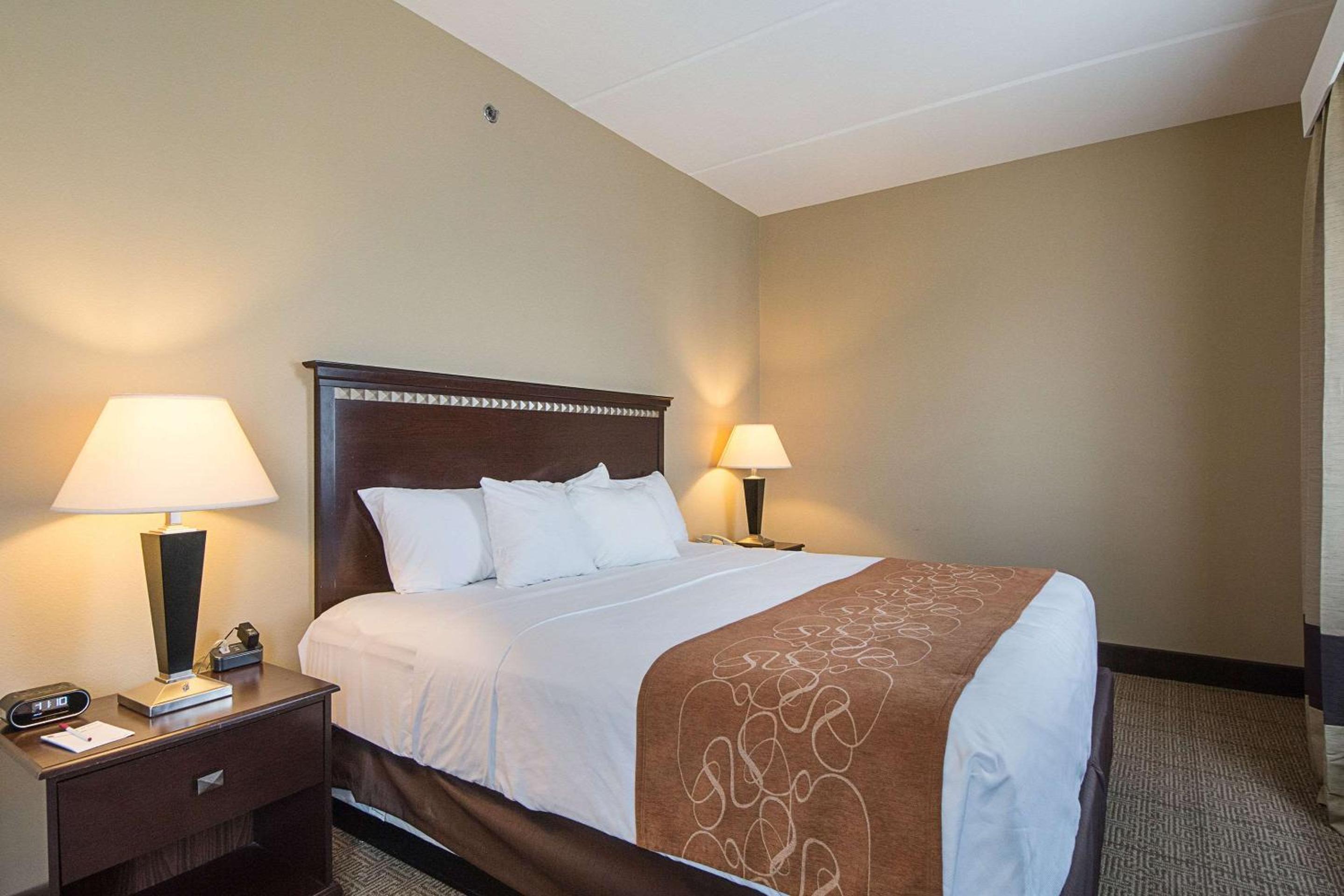 King Suite - Non-Smoking - Photo 1