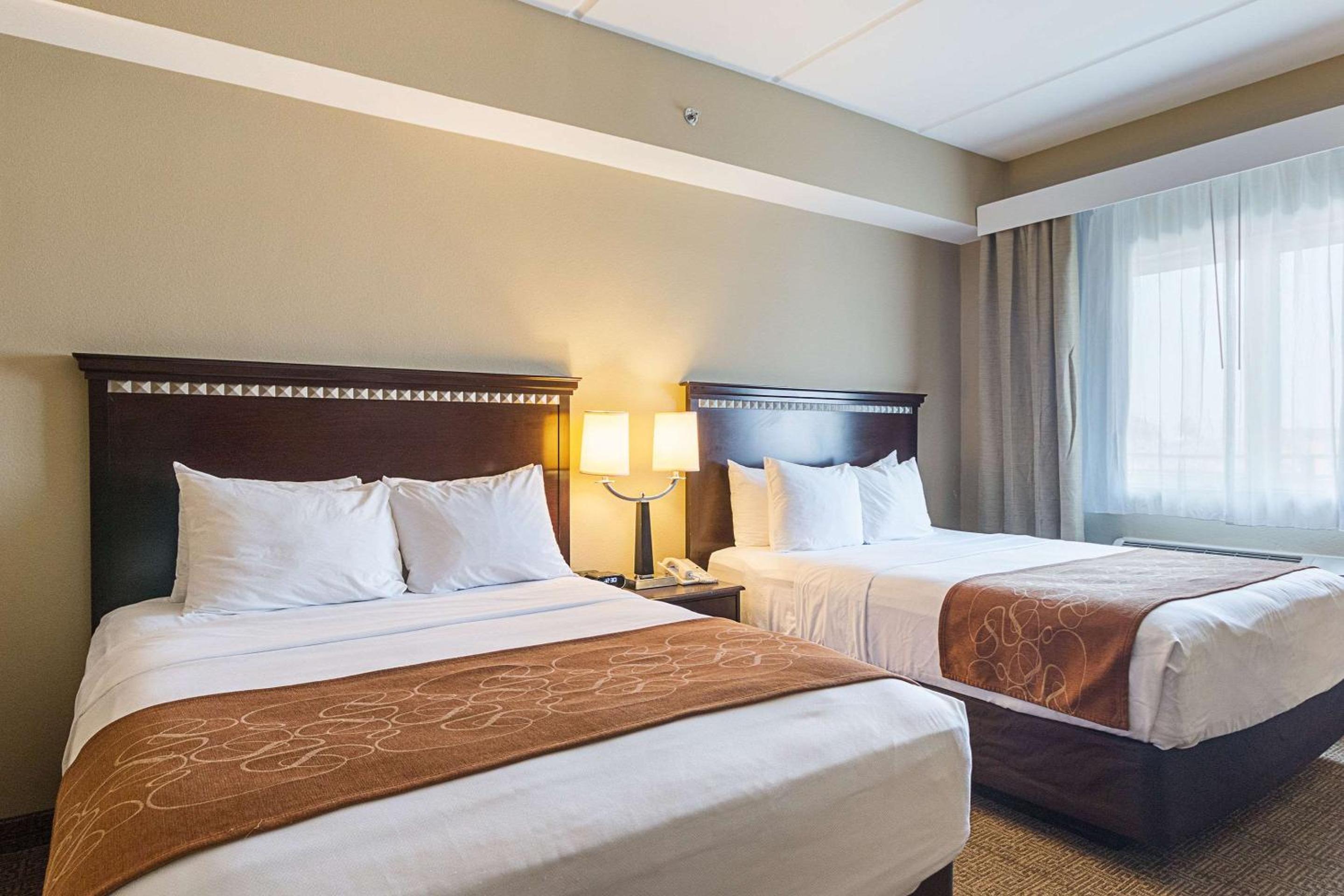 Queen Suite with Two Queen Beds - Non-Smoking - Photo 7
