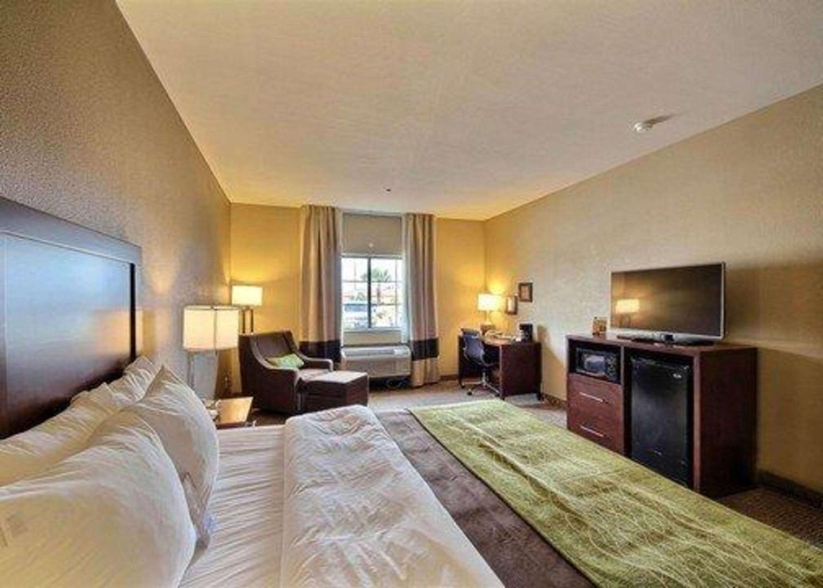King Room - Non-Smoking - Photo 2