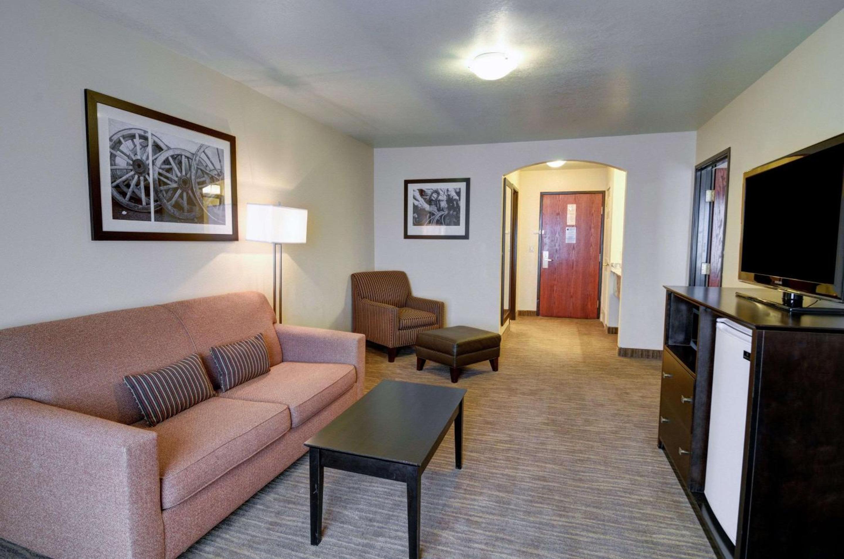 Queen Suite - Photo 1