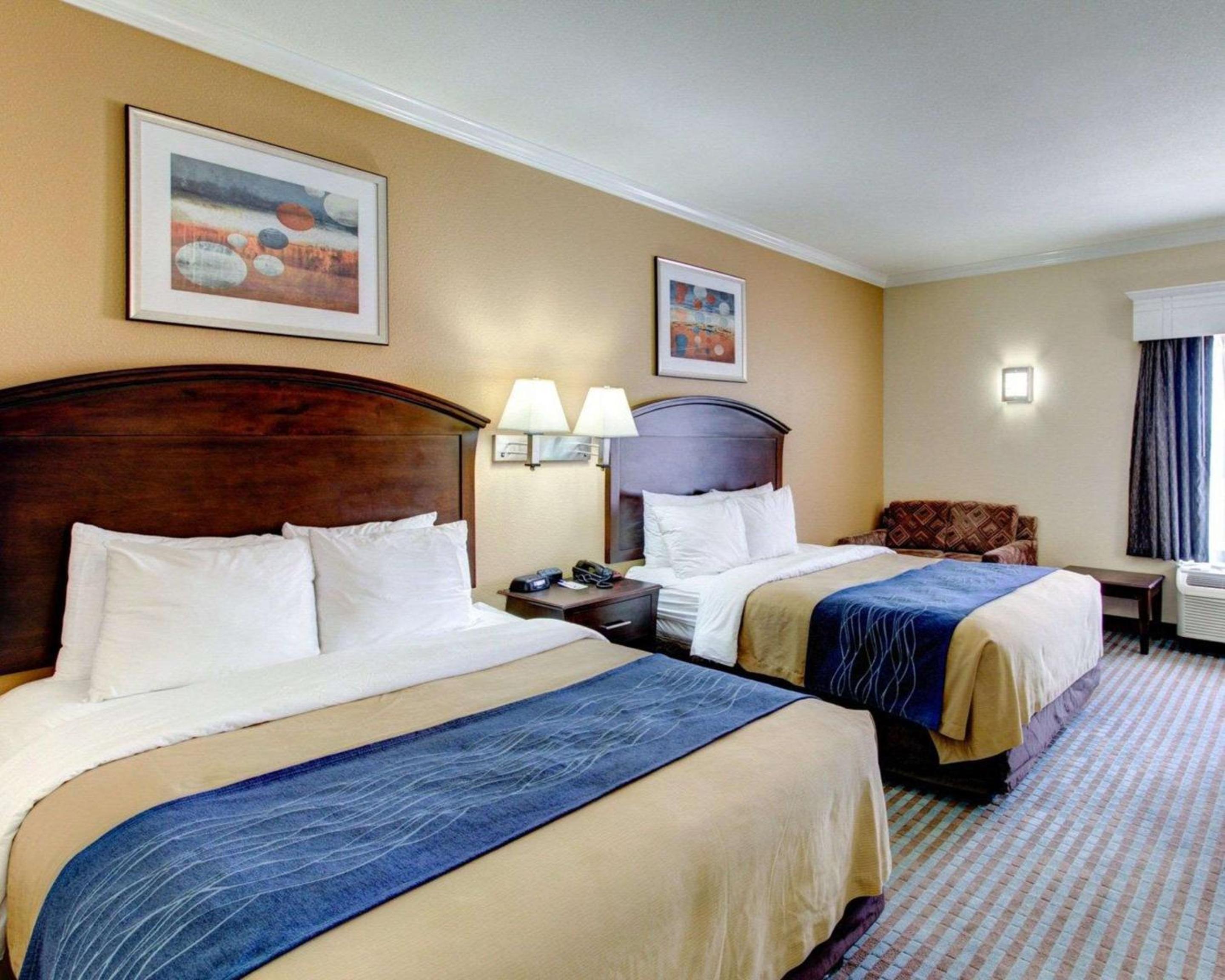 Queen Room with Two Queen Beds - Accessible/Non-Smoking  - Photo 2