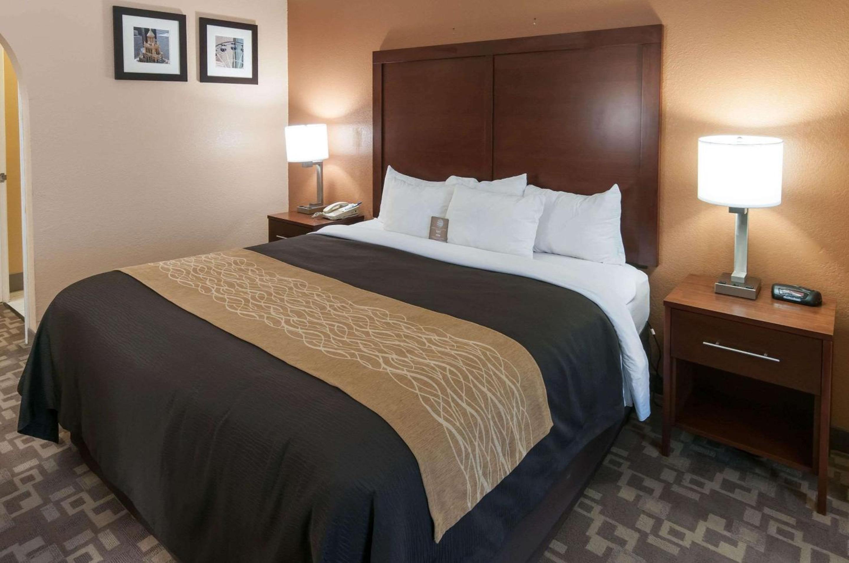 King Room - Non-Smoking - Photo 2