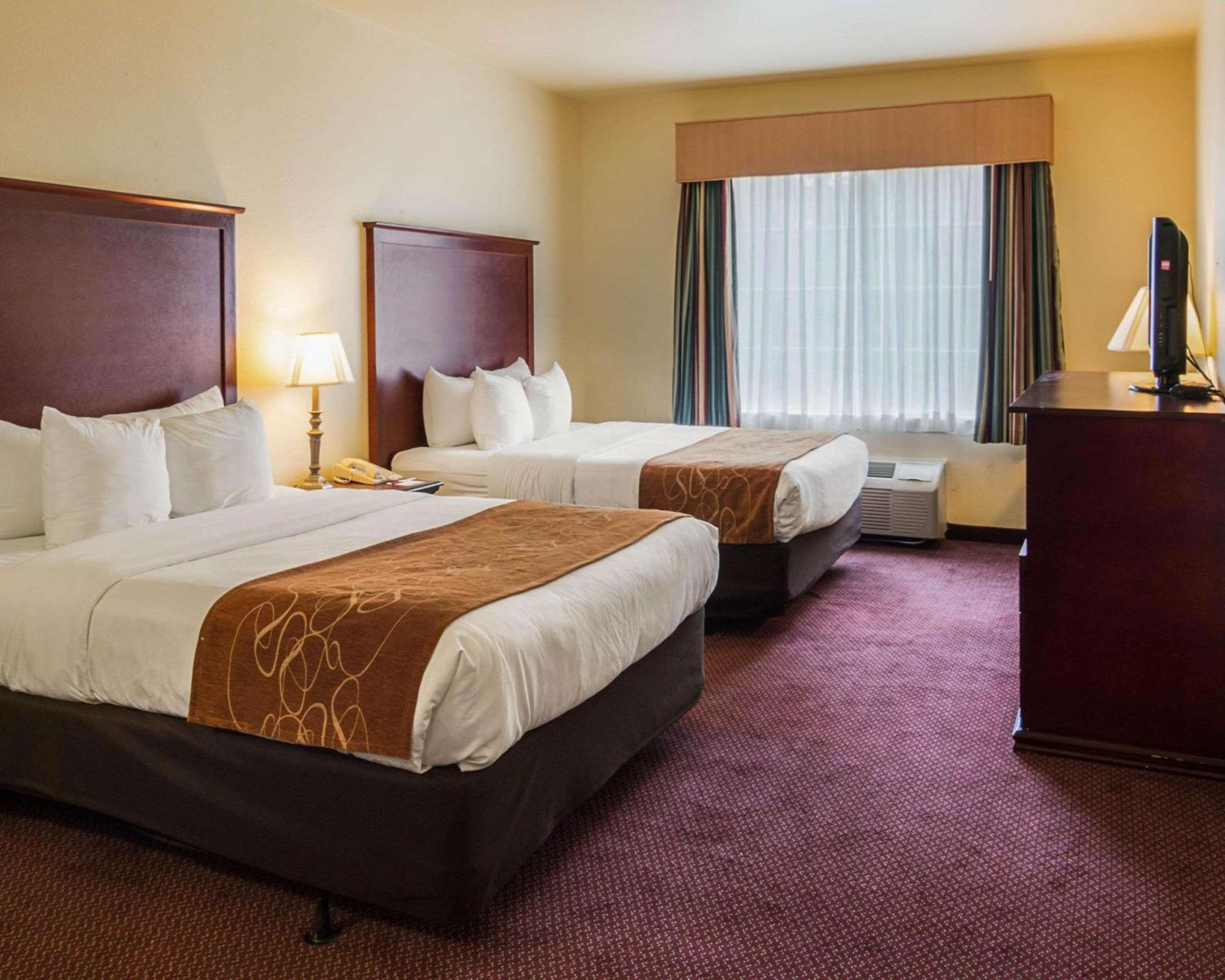 Queen Suite with Two Queen Beds - Non-Smoking - Photo 1