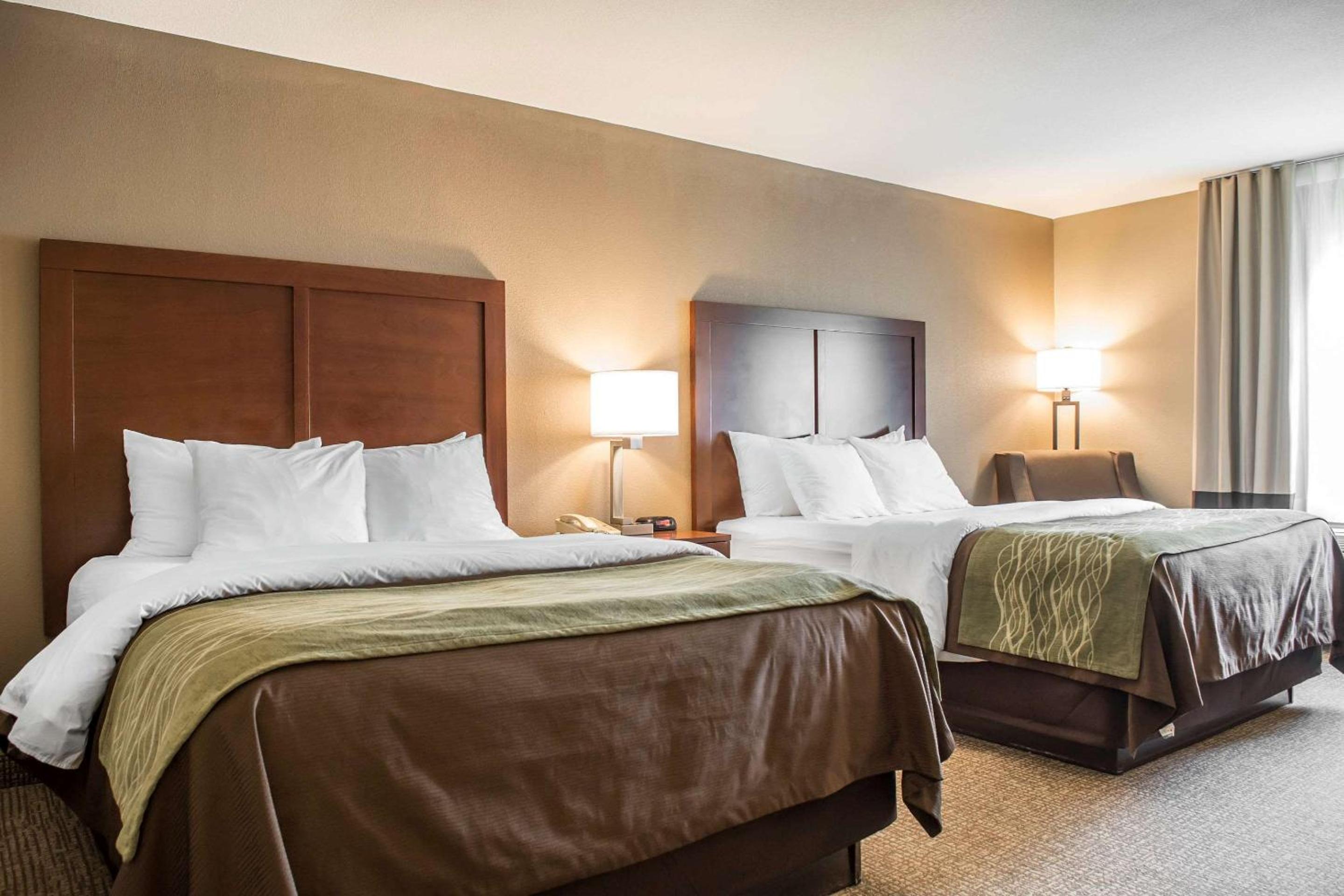 Queen Room with Two Queen Beds - Non-Smoking - Photo 1