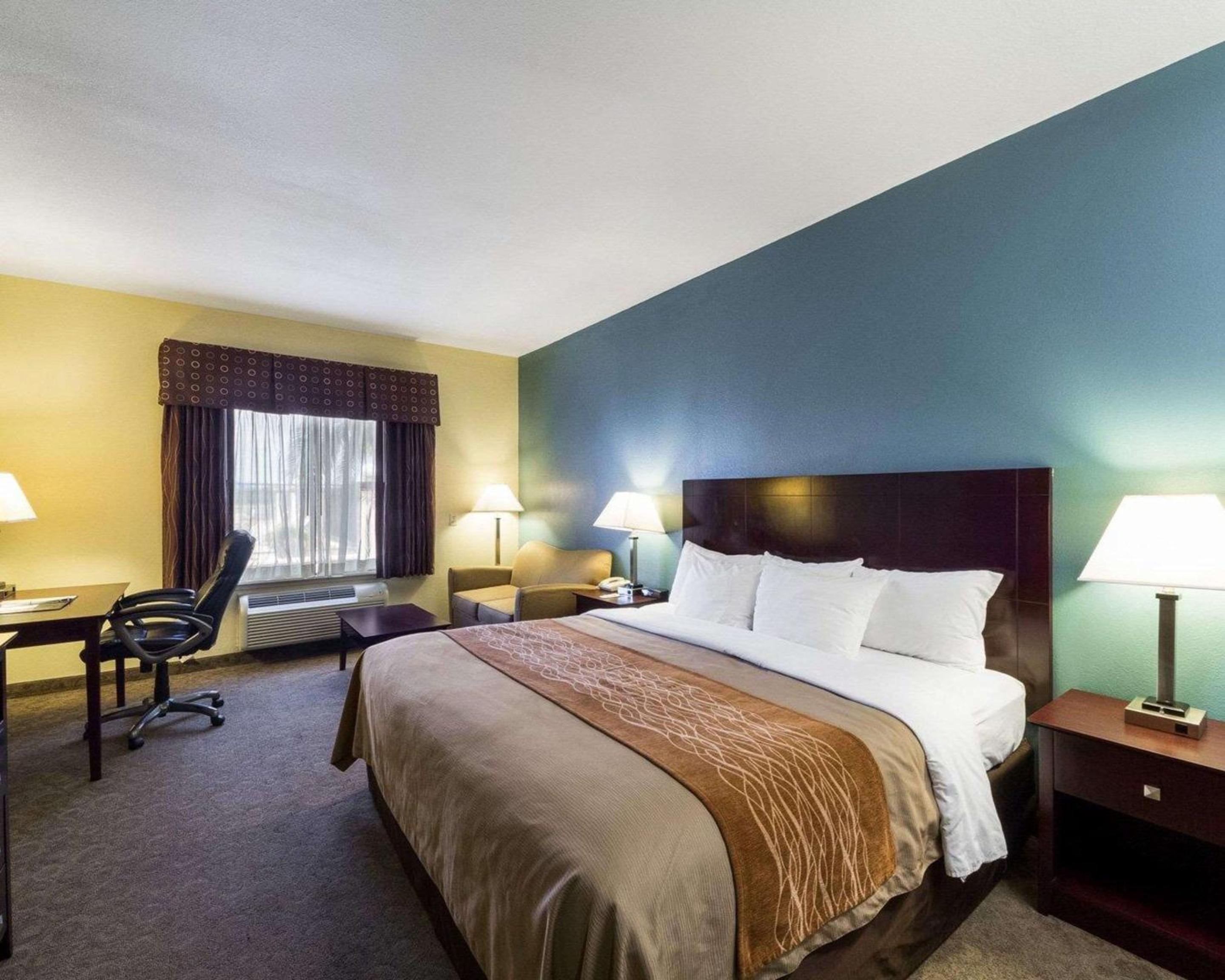 King Room - Non-Smoking - Photo 2