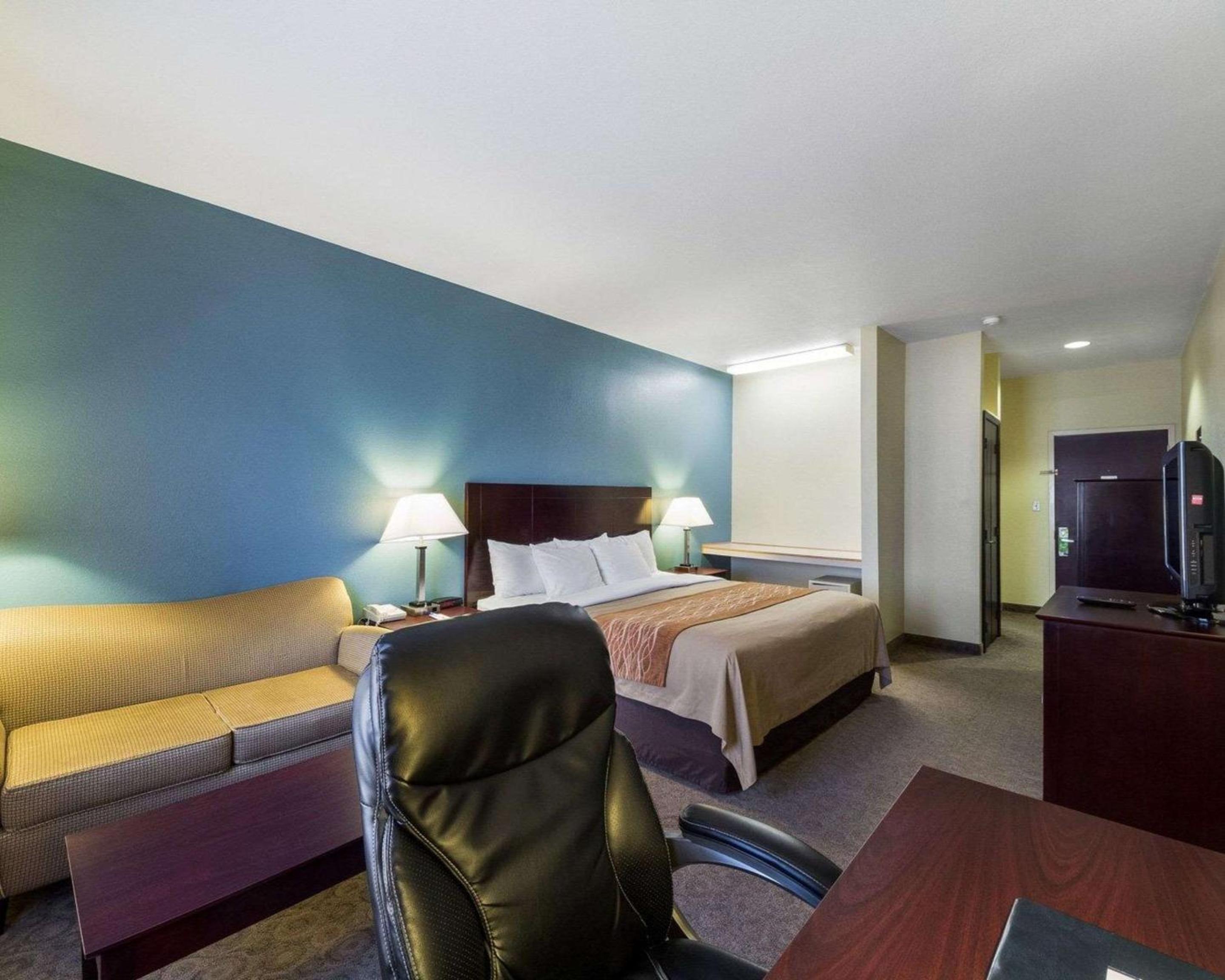 King Room - Non-Smoking - Photo 3