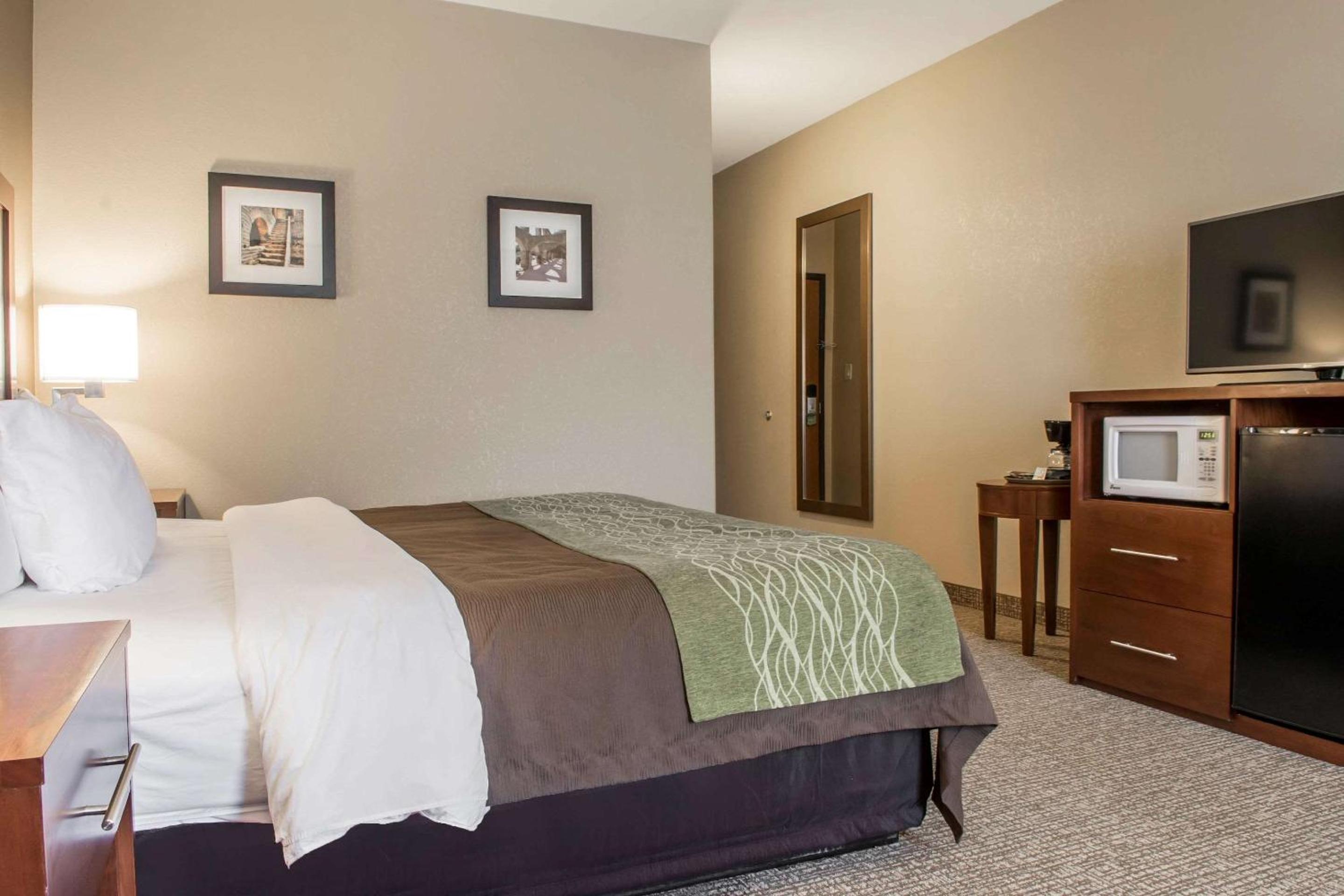 King Room - Non-Smoking - Photo 1