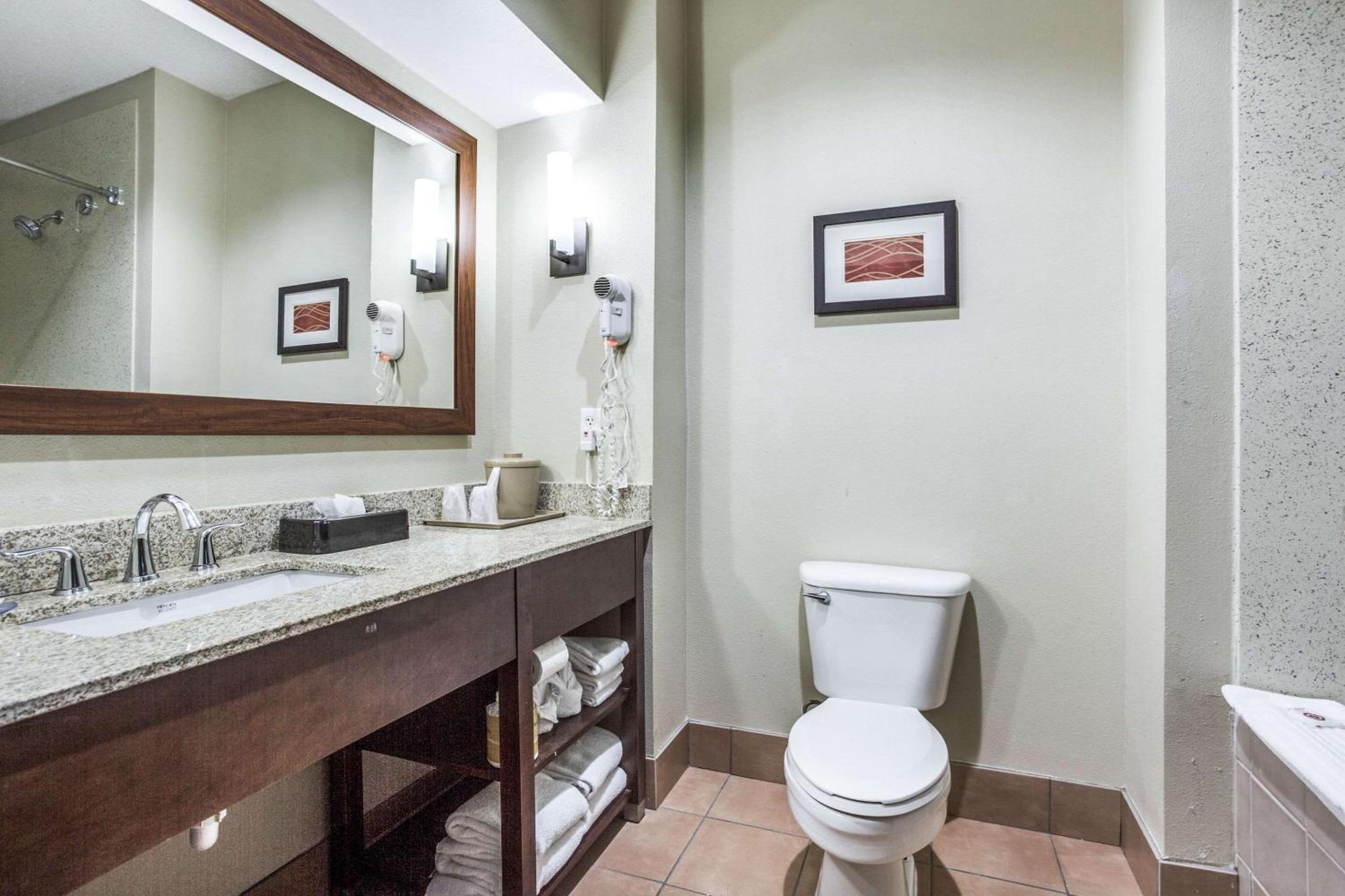 Promotional King Room - Accessible/Non-Smoking photo 2