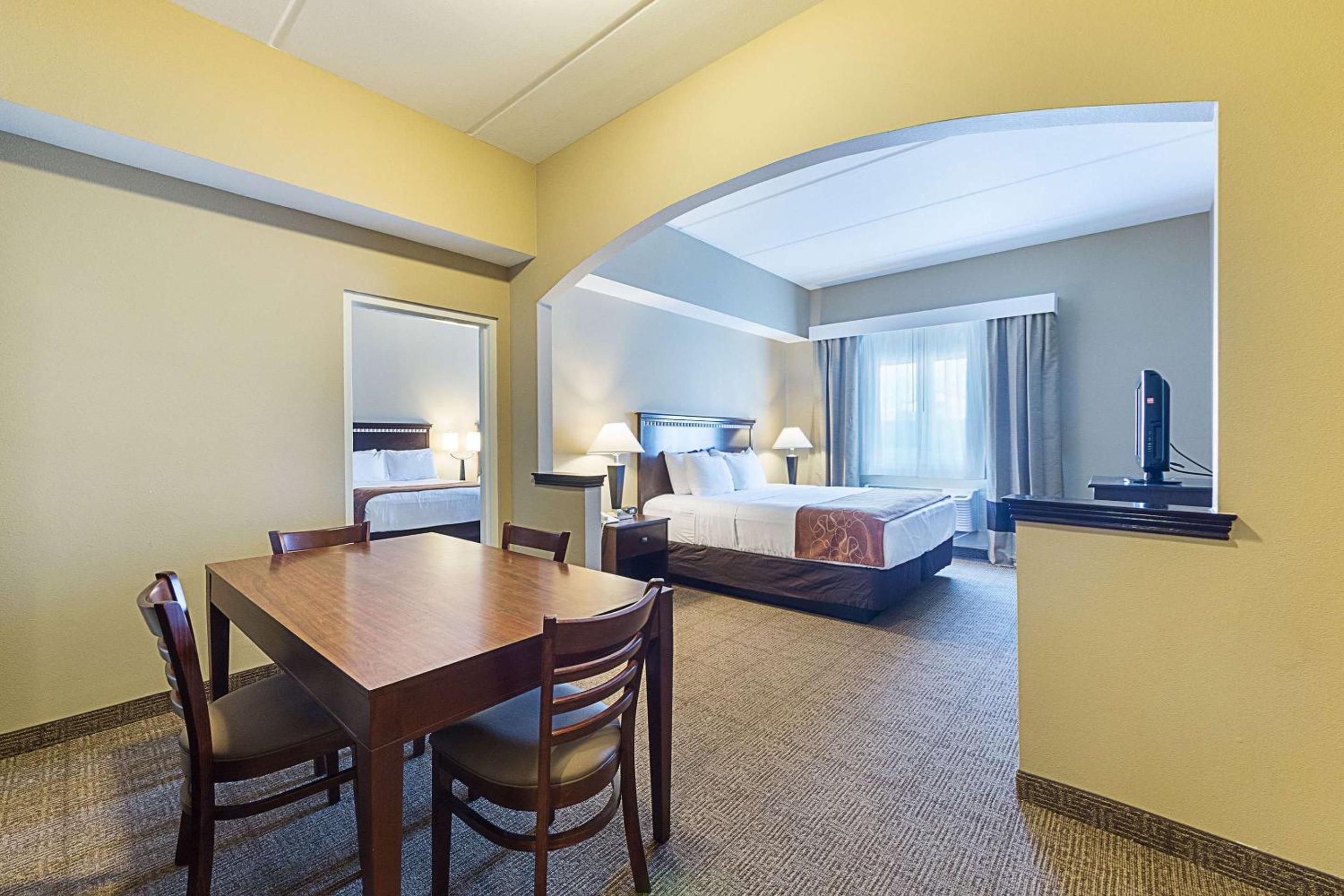 Family Suite - Non-Smoking - Photo 3