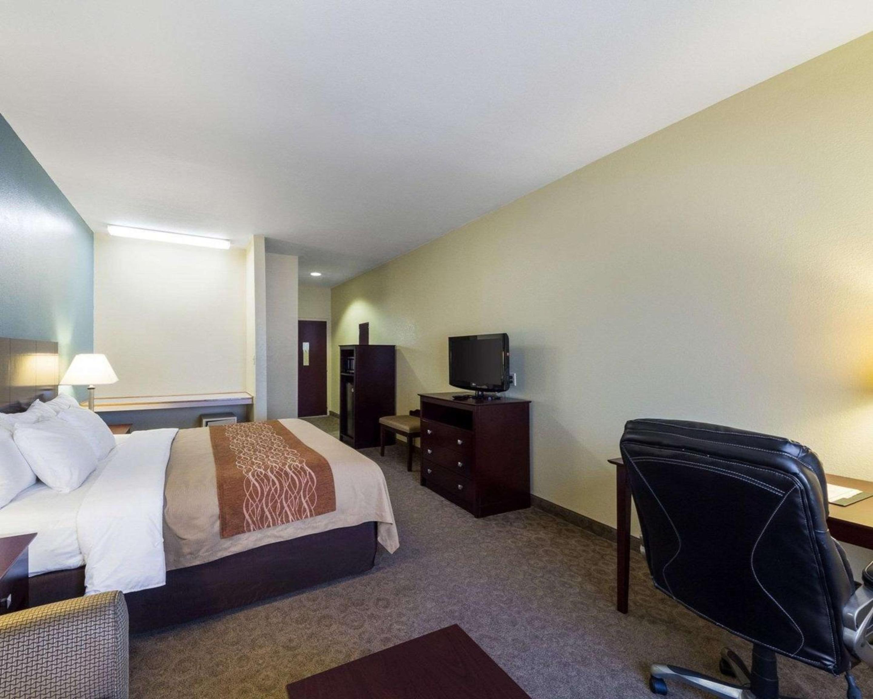 King Room - Non-Smoking - Photo 4