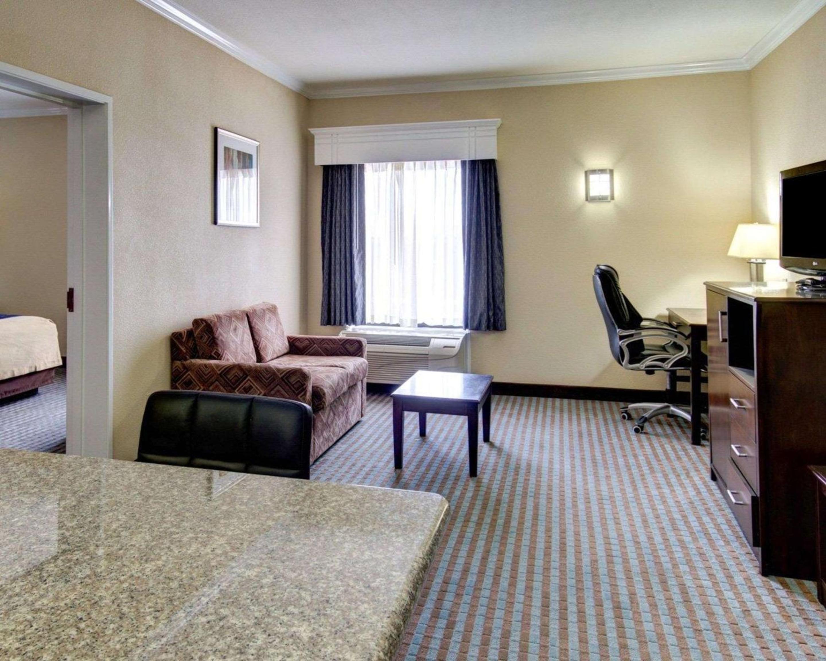 King Suite - Photo 2