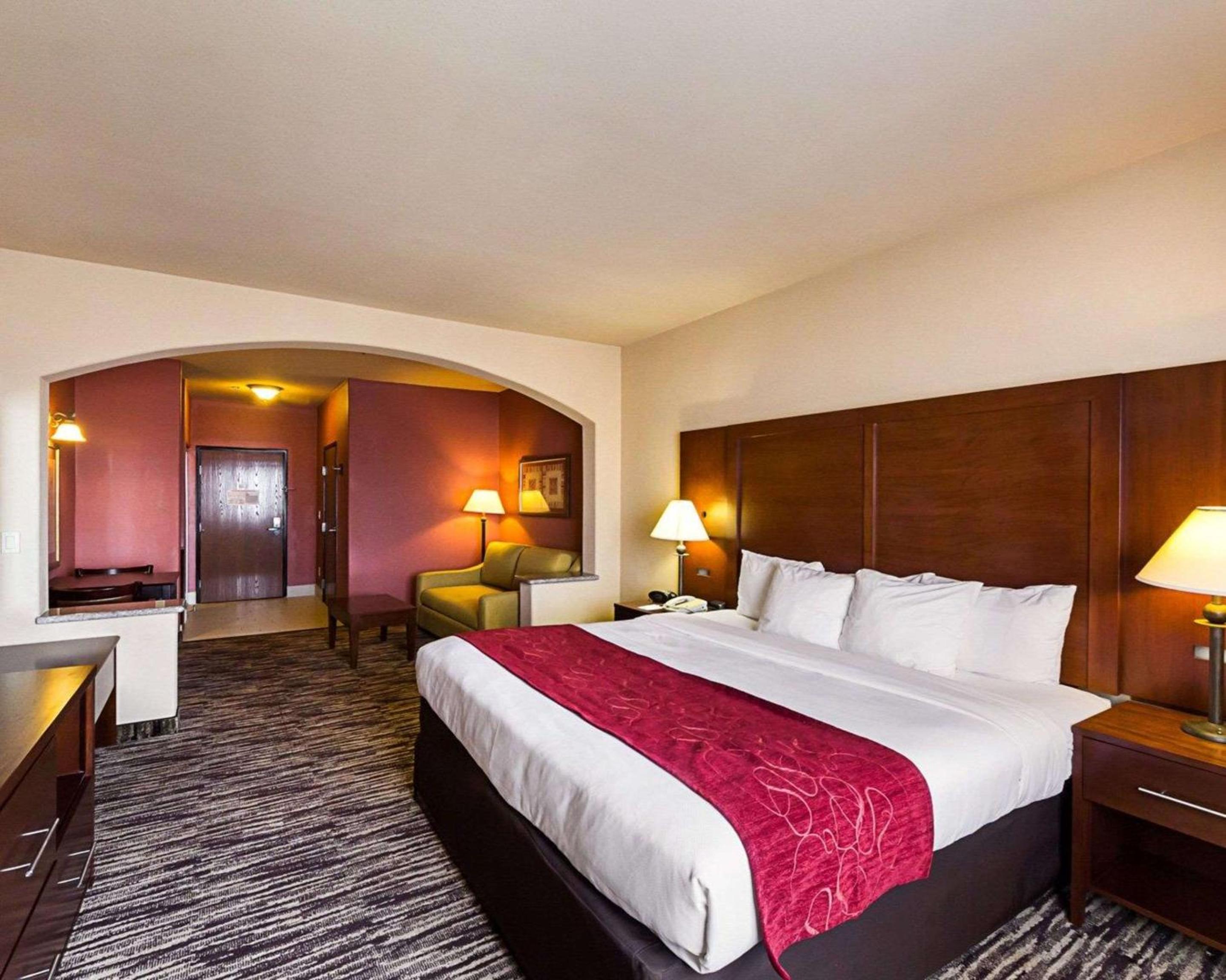 King Suite - Non-Smoking - Photo 1