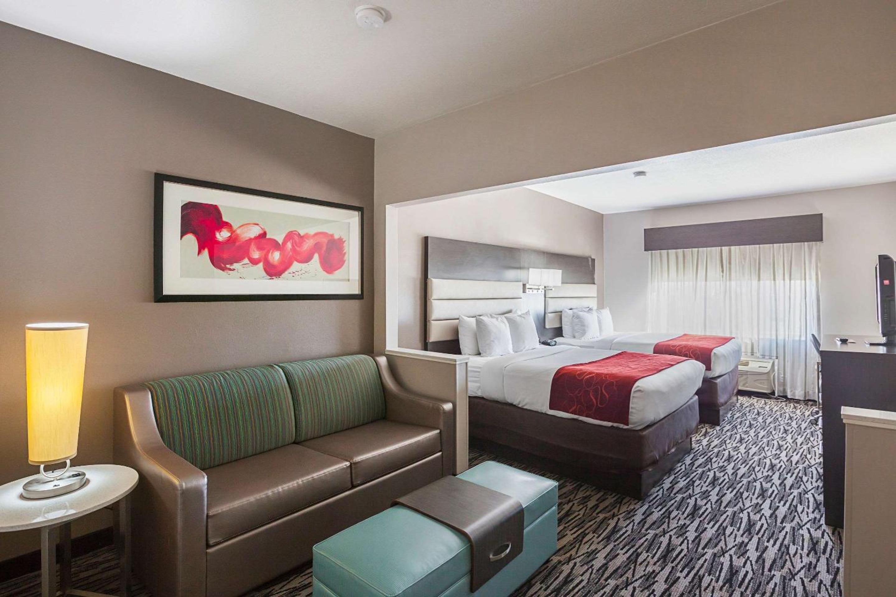 Queen Suite with Two Queen Beds - Non-Smoking - Photo 1