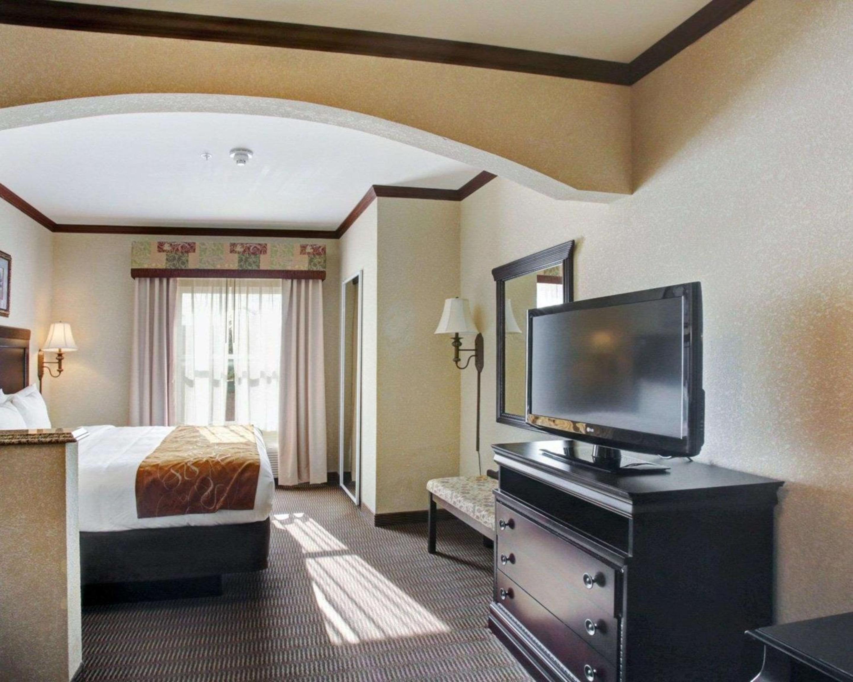 King Suite - Non-Smoking - Photo 1