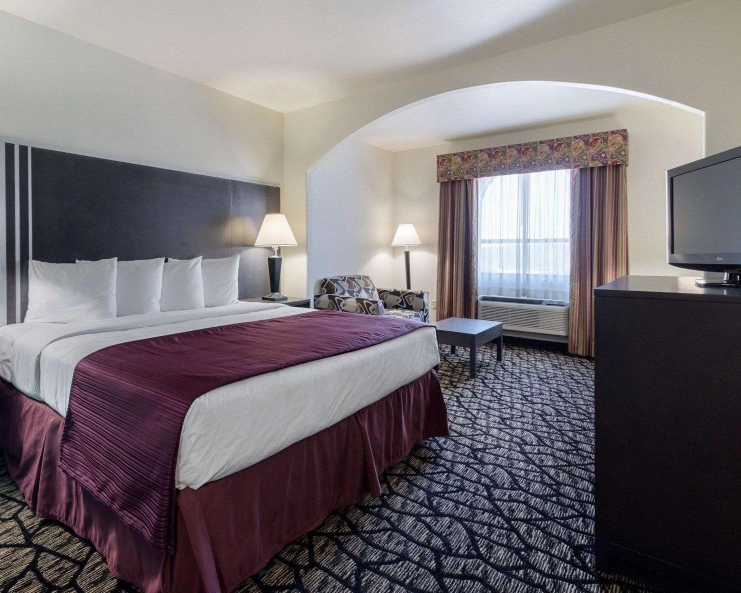King Suite - Non-Smoking - Photo 1
