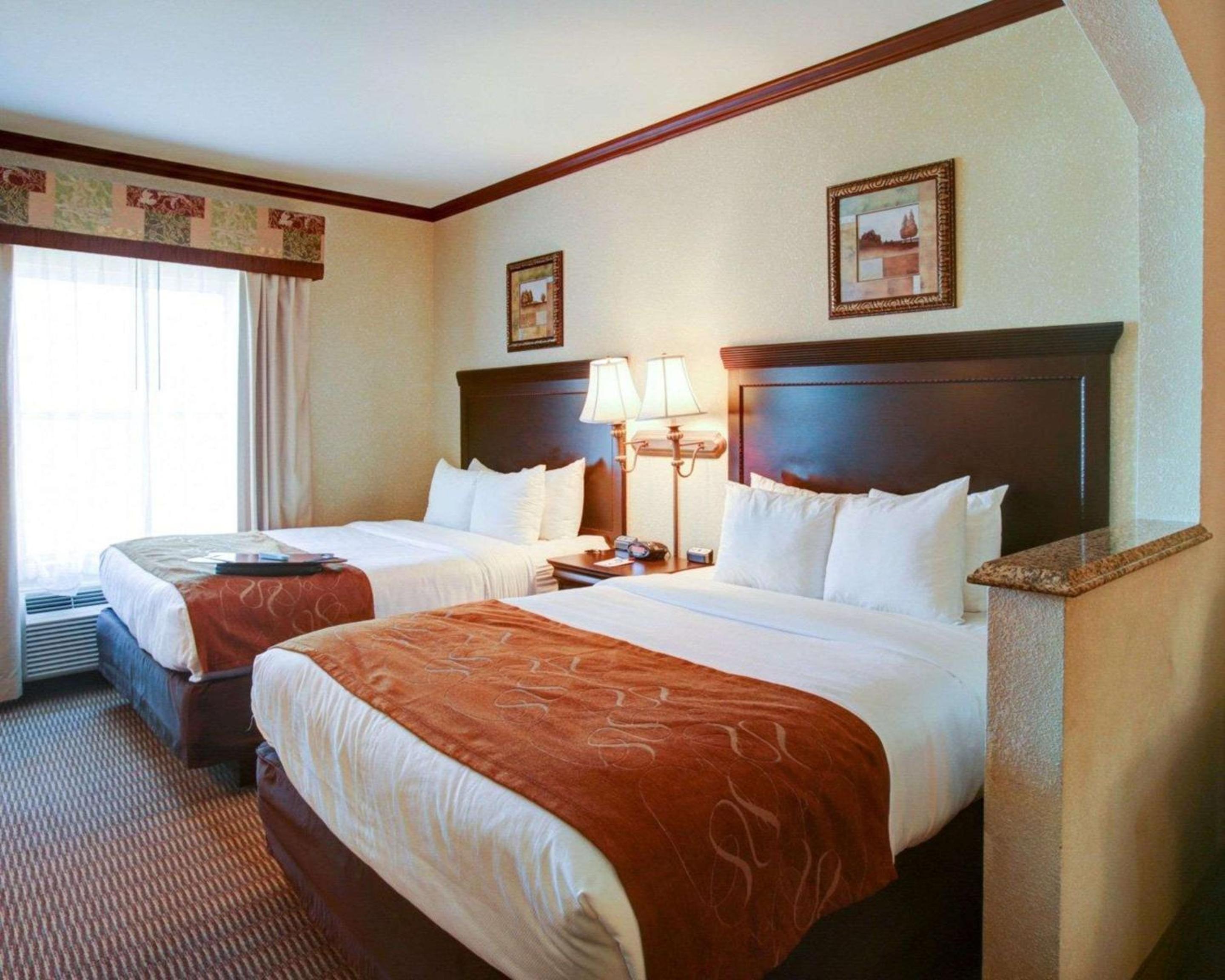 Queen Suite with Two Queen Beds - Non-Smoking - Photo 4