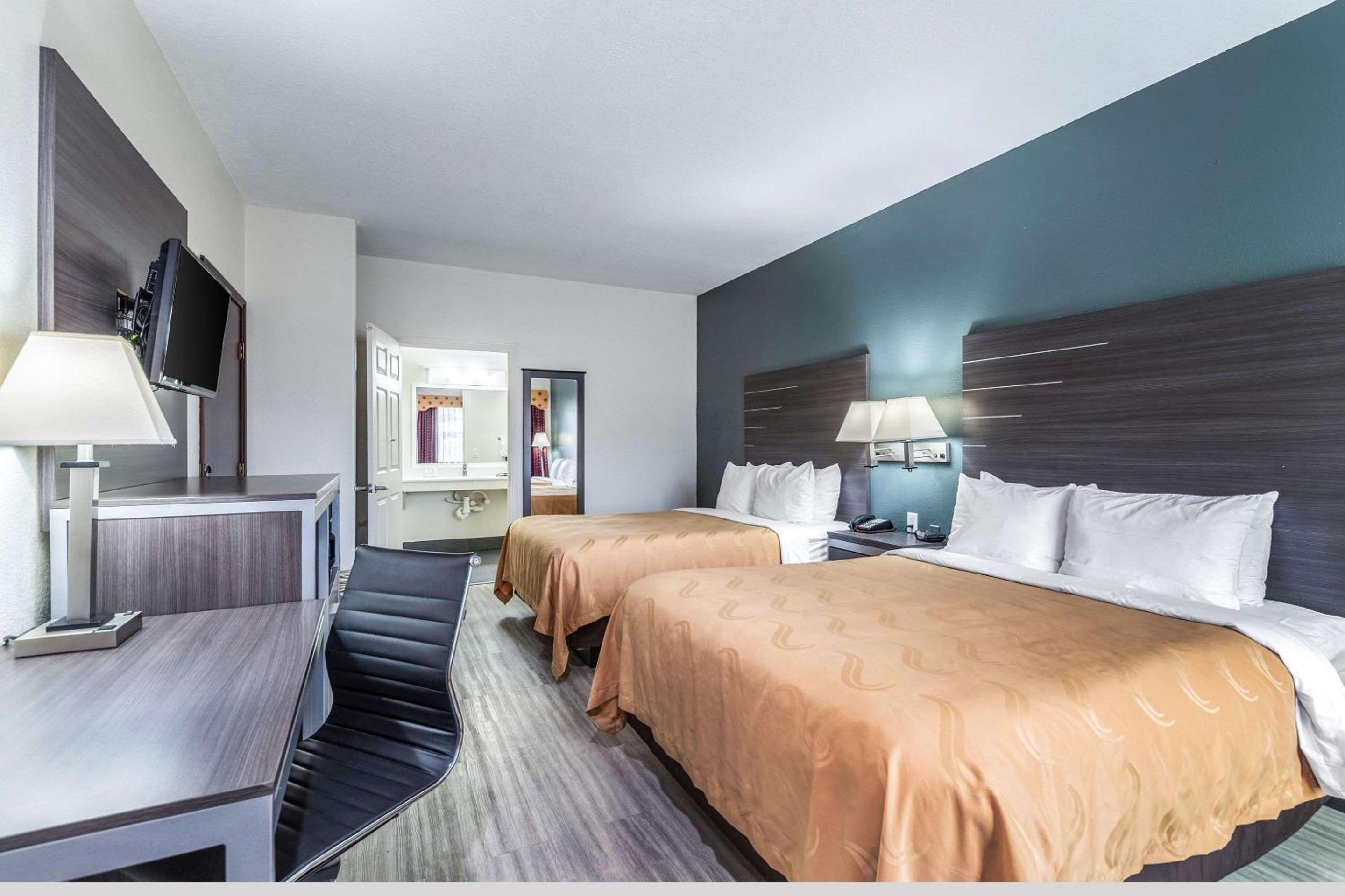 Queen Room with Two Queen Beds - Non-Smoking photo 1