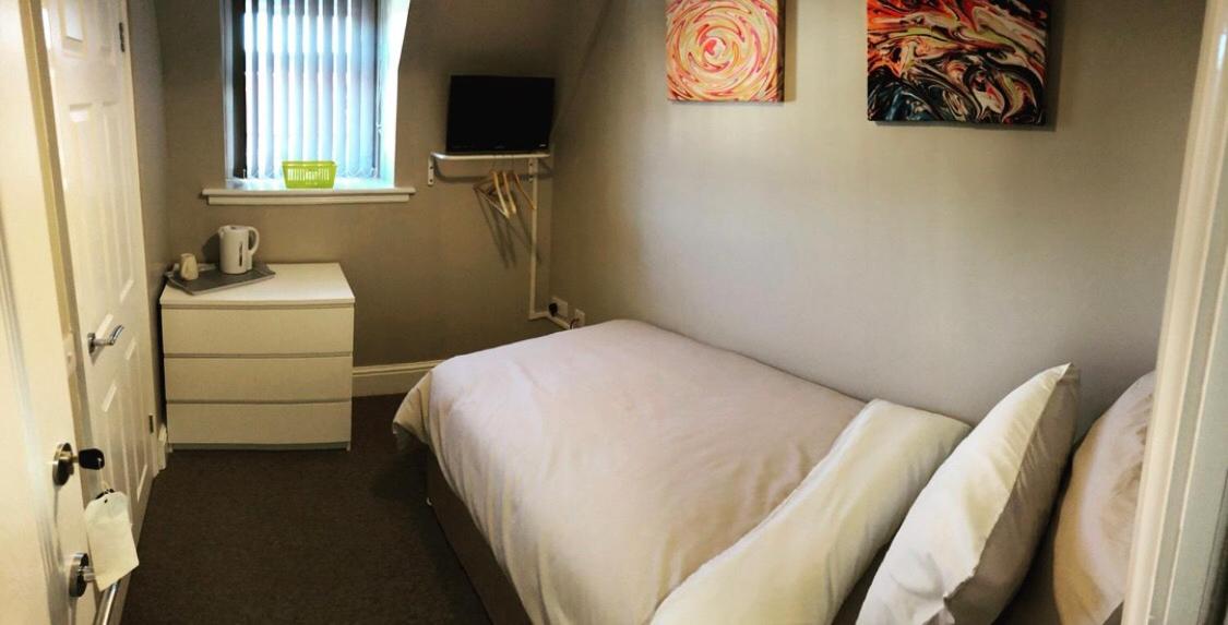 Single Room with Bathroom photo 1