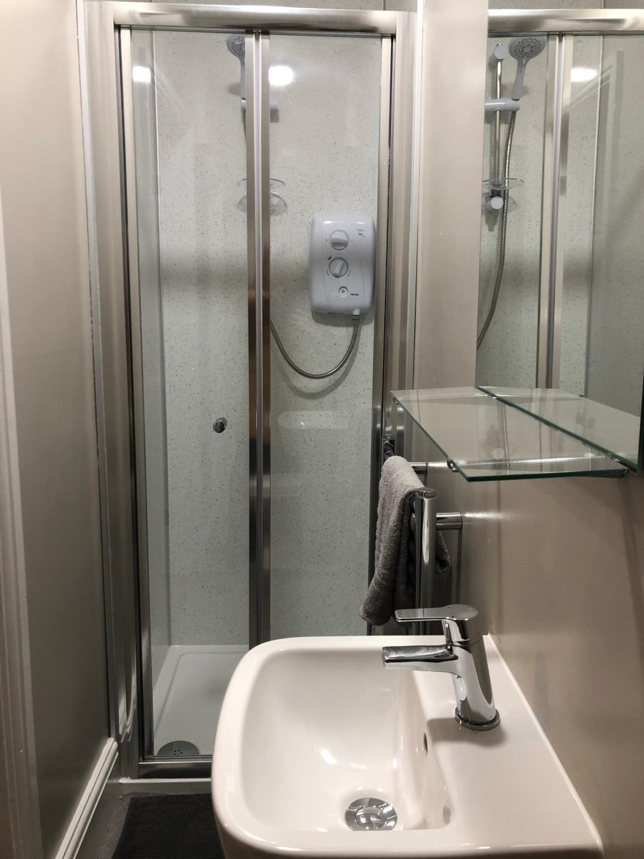 Single Room with Bathroom photo 2
