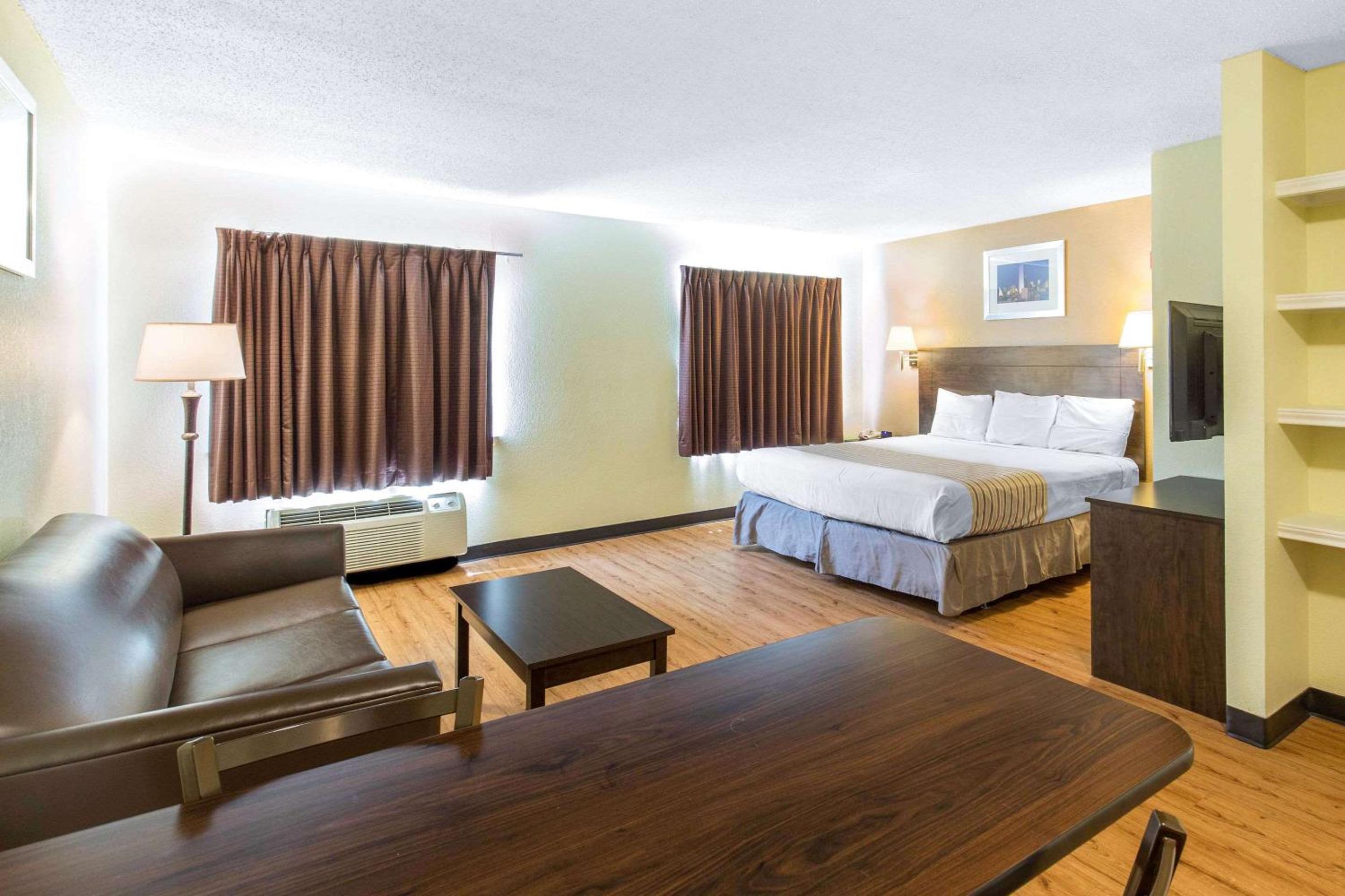 King Room - Disability Access/Non-Smoking - Photo 3