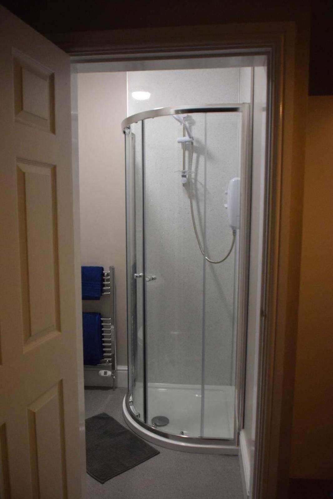 Double or Twin Room with Bathroom - Photo 6