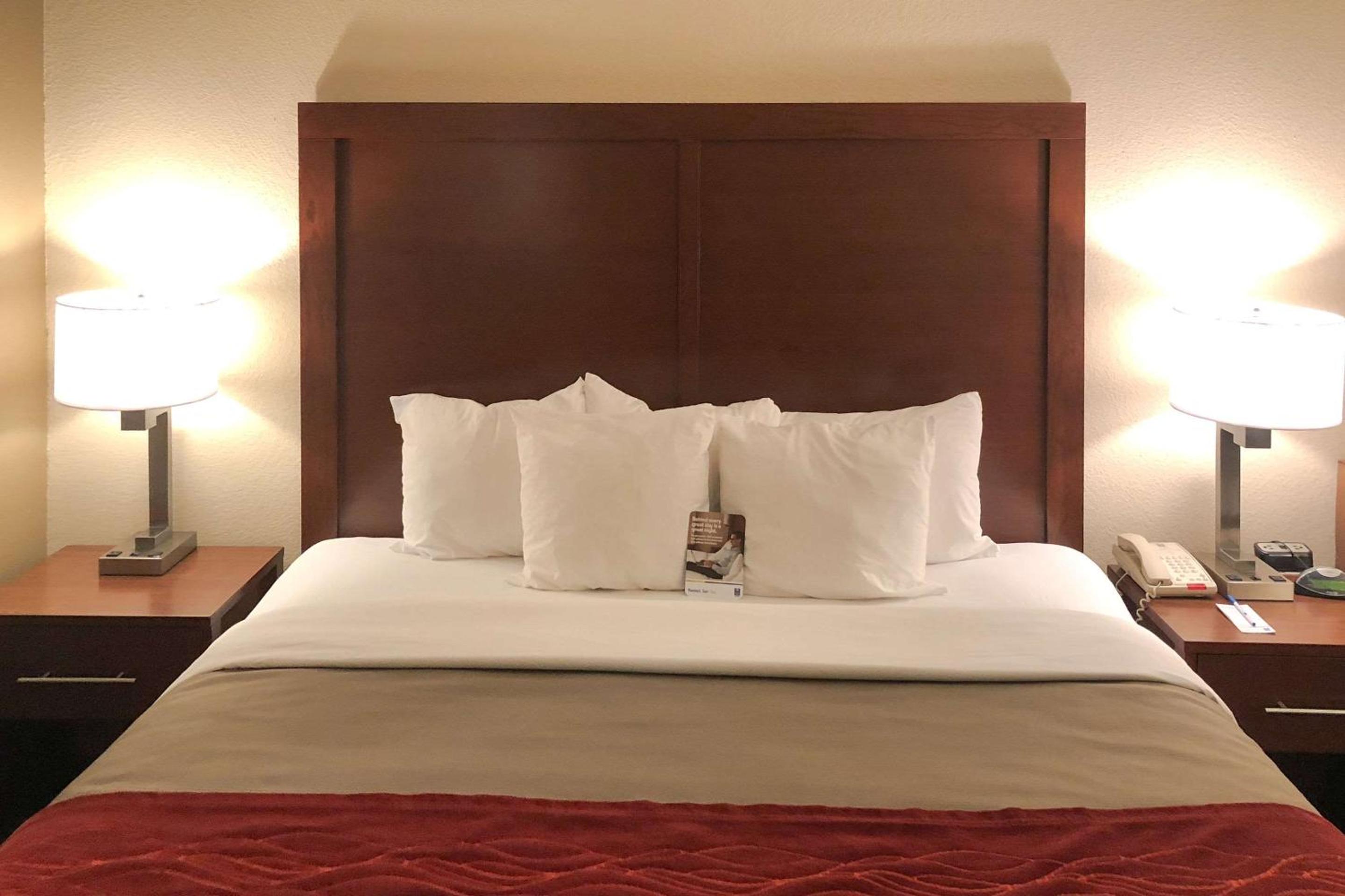 King Room - Accessible/Non-Smoking - Photo 1