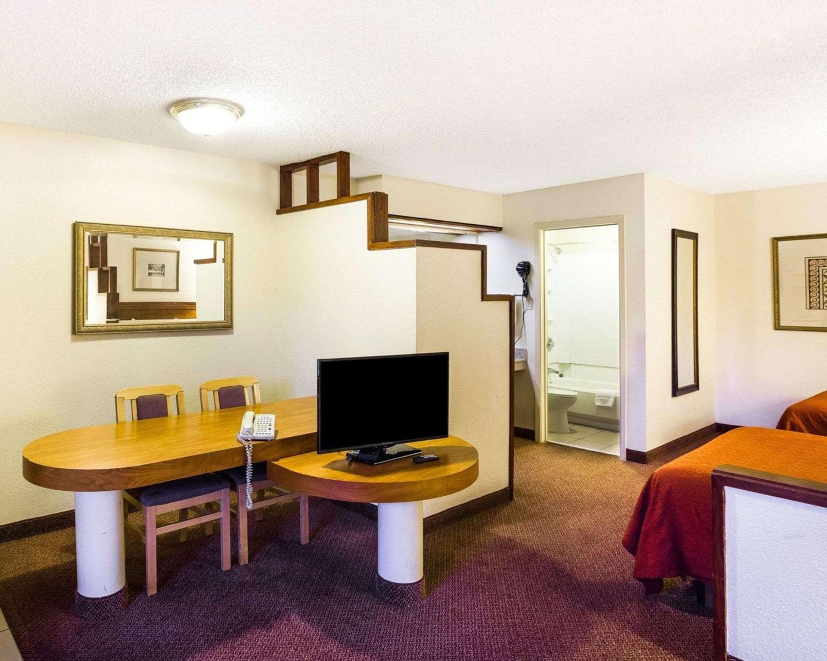 Double Suite with Two Double Beds - Non-Smoking