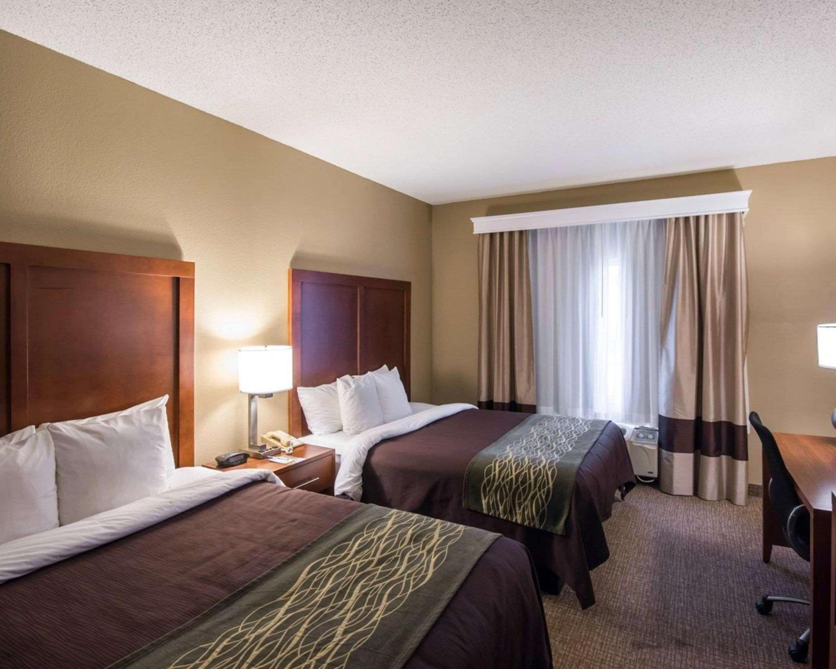 Queen Room with Two Queen Beds - Non-Smoking - Photo 1